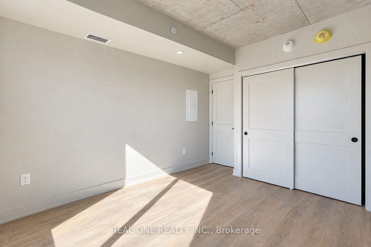 810 King Street W 606 Property Photo 19