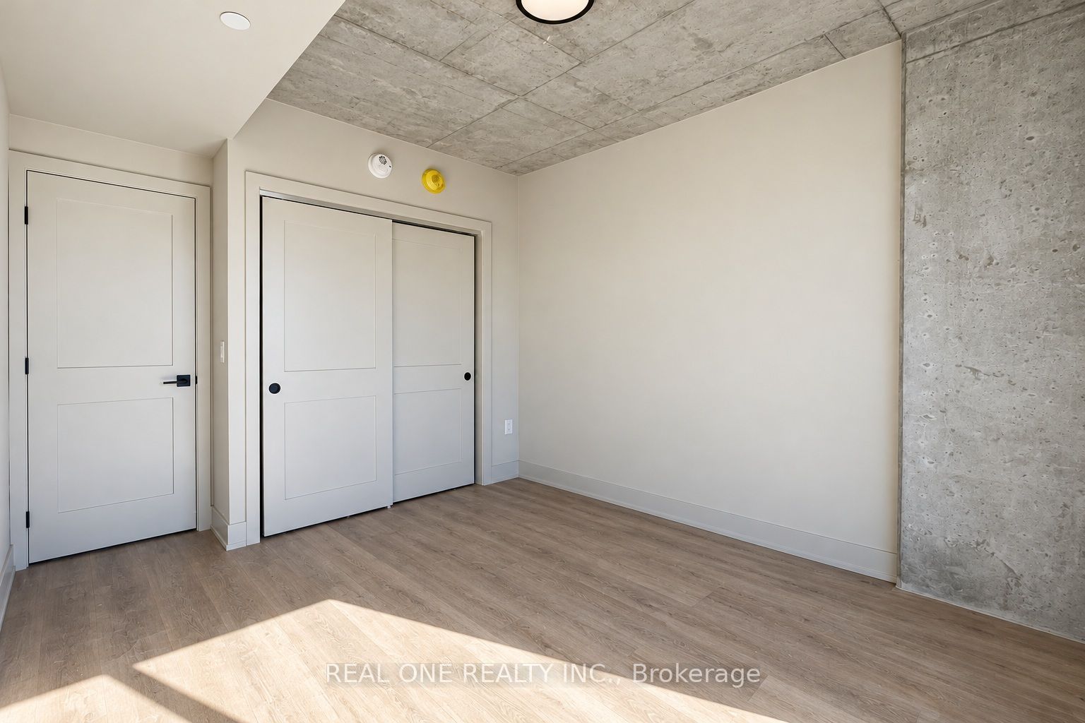 810 King Street W 606 Property Photo 21