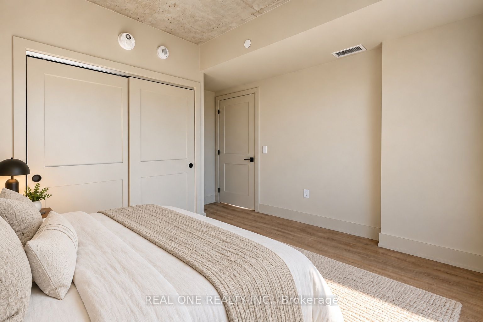 810 King Street W 606 Property Photo 26