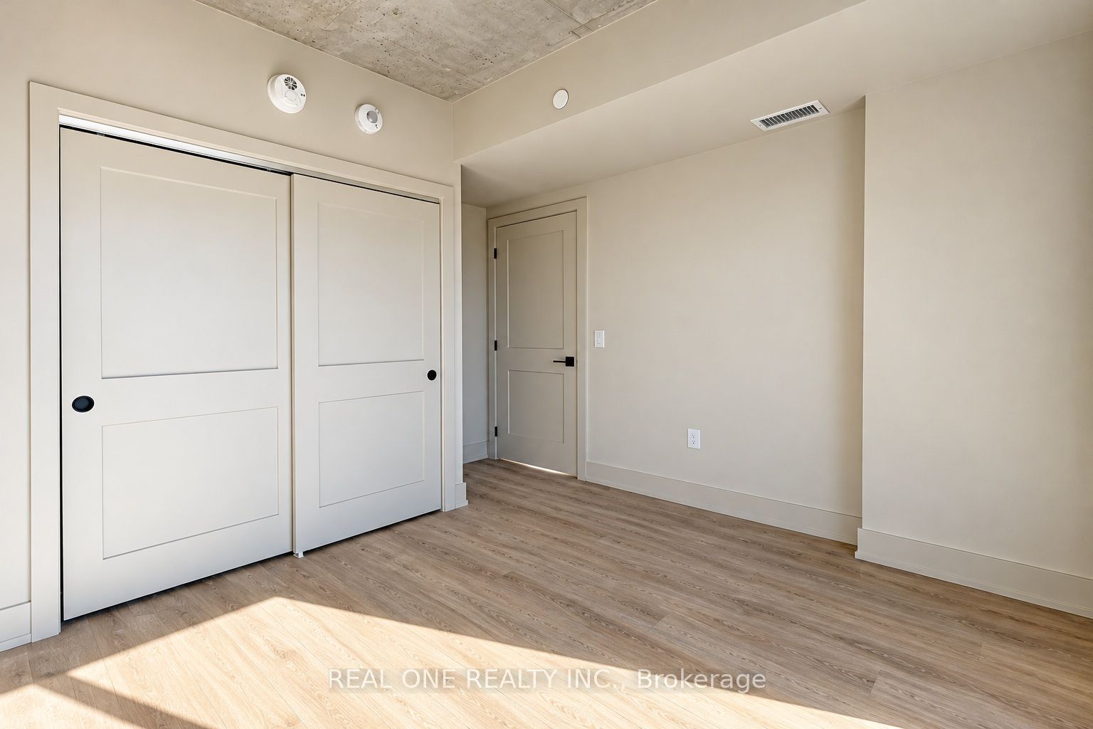 810 King Street W 606 Property Photo 27