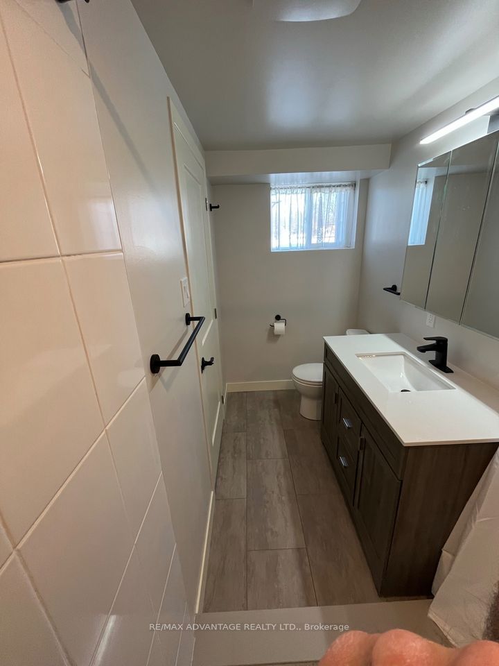 143 Downing Crescent Lower Property Photo 6