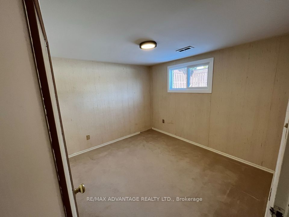 143 Downing Crescent Lower Property Photo 7