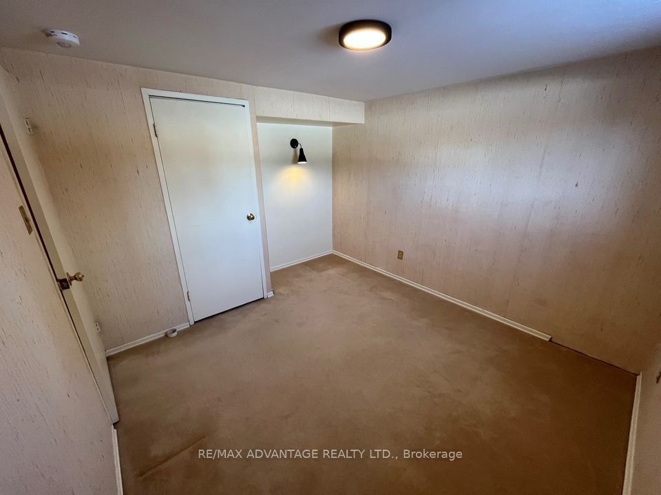 143 Downing Crescent Lower Property Photo 8
