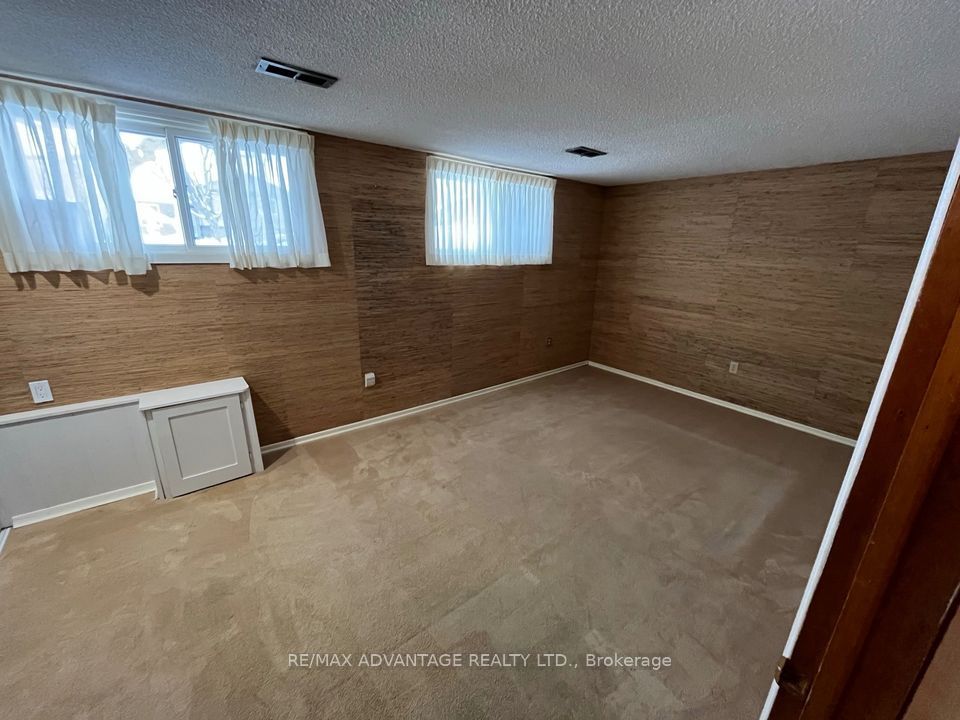 143 Downing Crescent Lower Property Photo 10