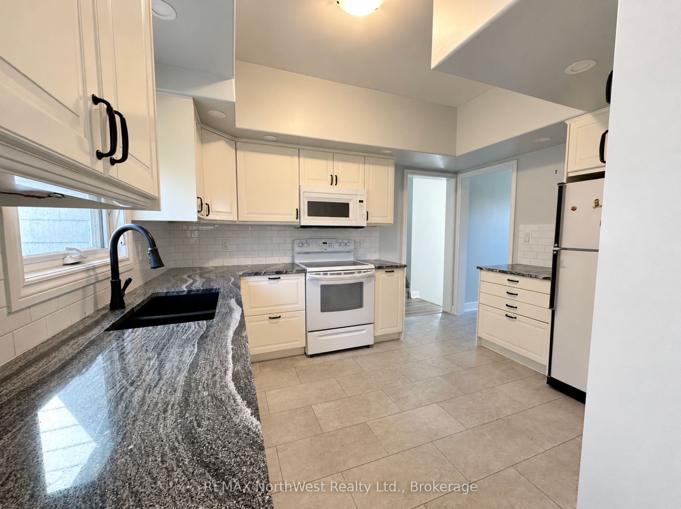 226 Fourth Street N Property Photo 6