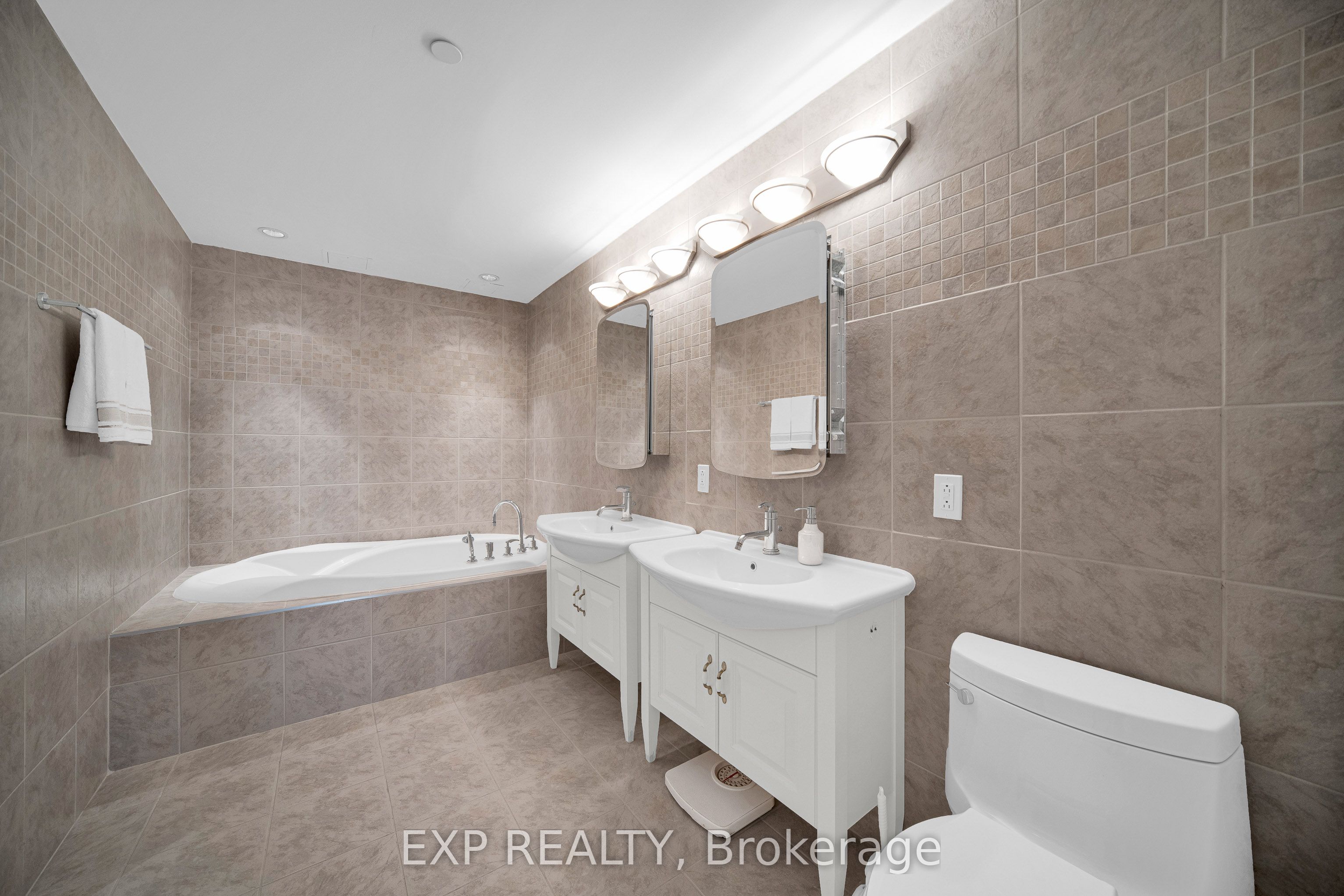 90 George Street 1103 Property Photo 23