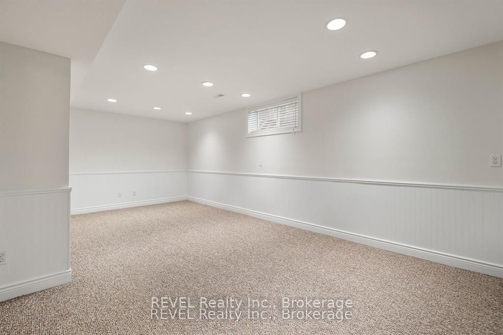 6839 Imperial Court Property Photo 32