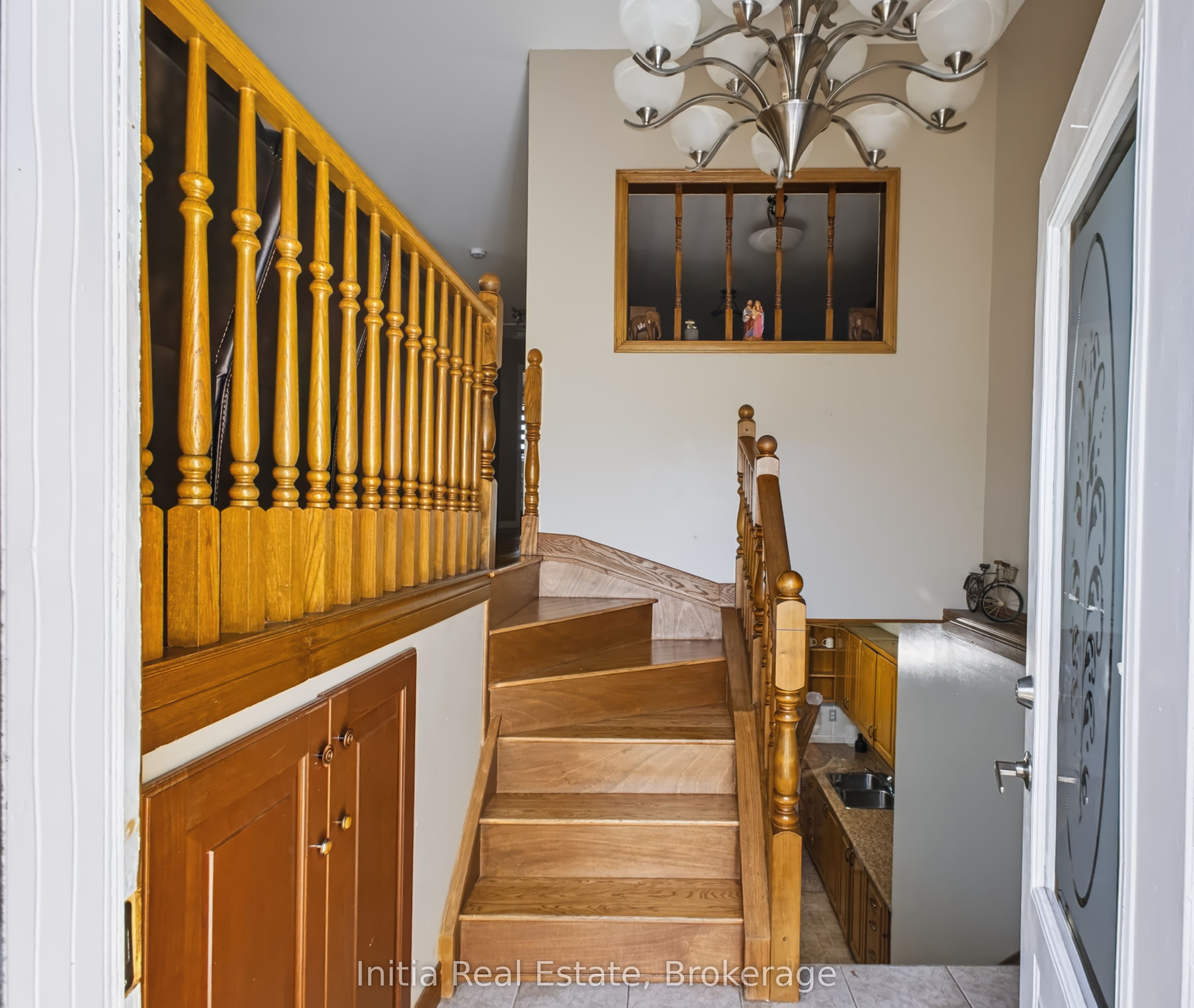 726 Sandison Street N Property Photo 4
