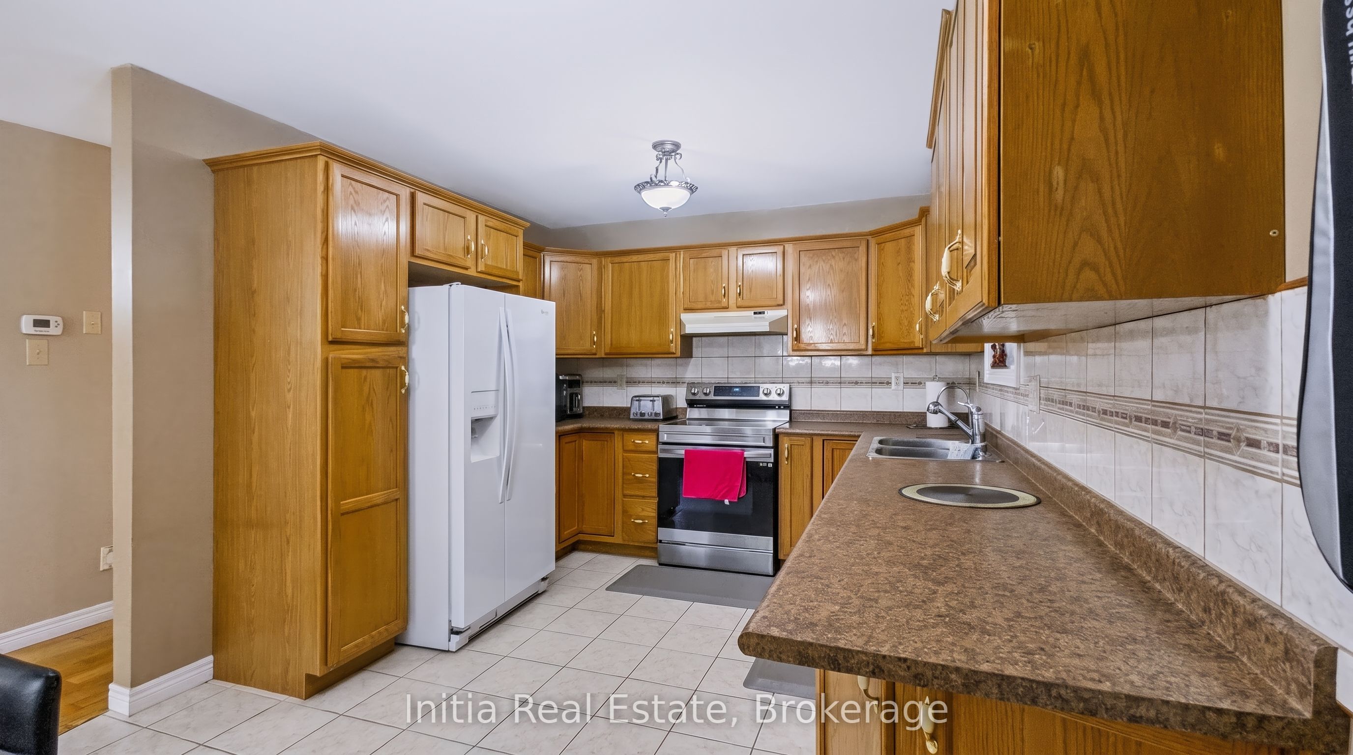 726 Sandison Street N Property Photo 8
