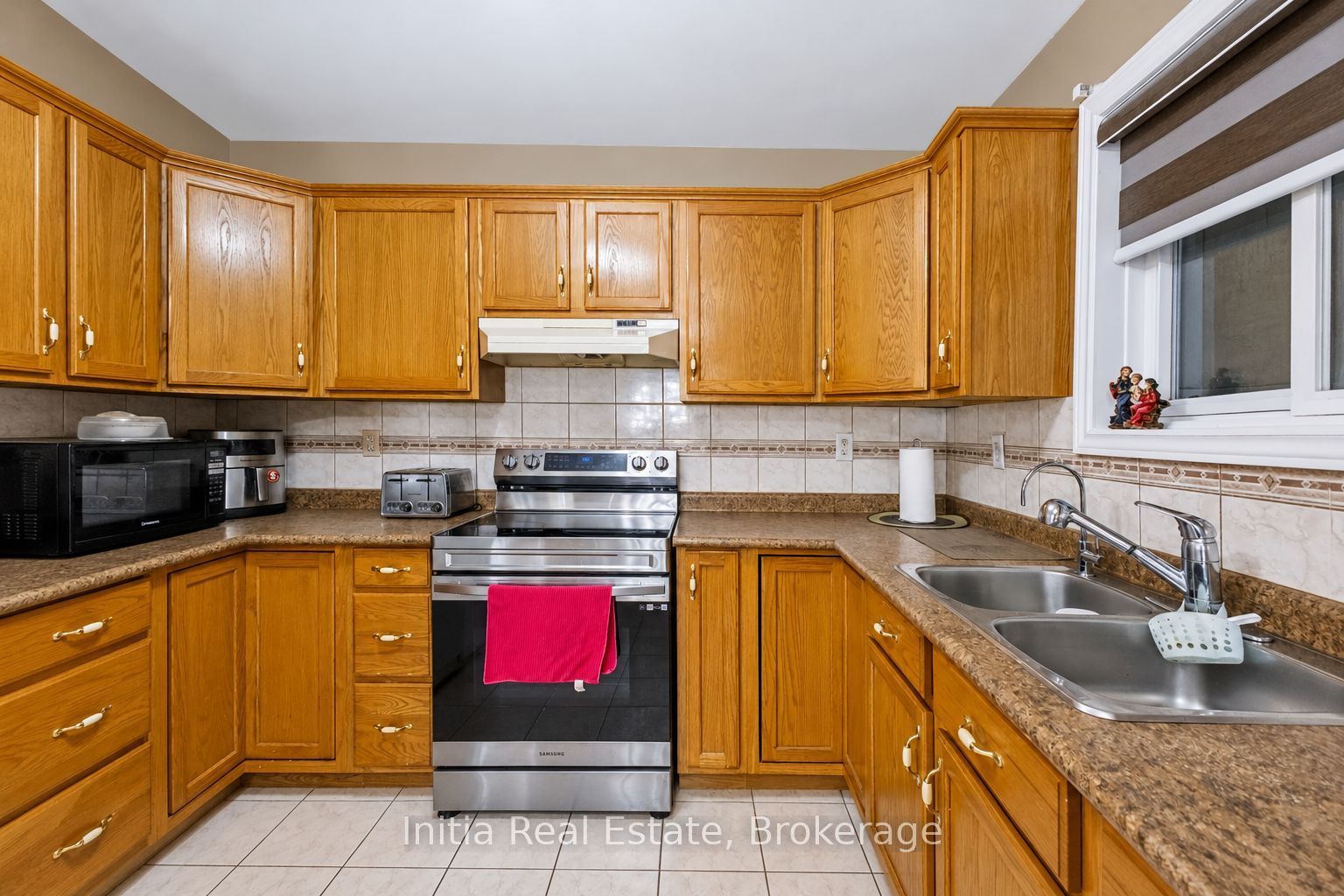 726 Sandison Street N Property Photo 9