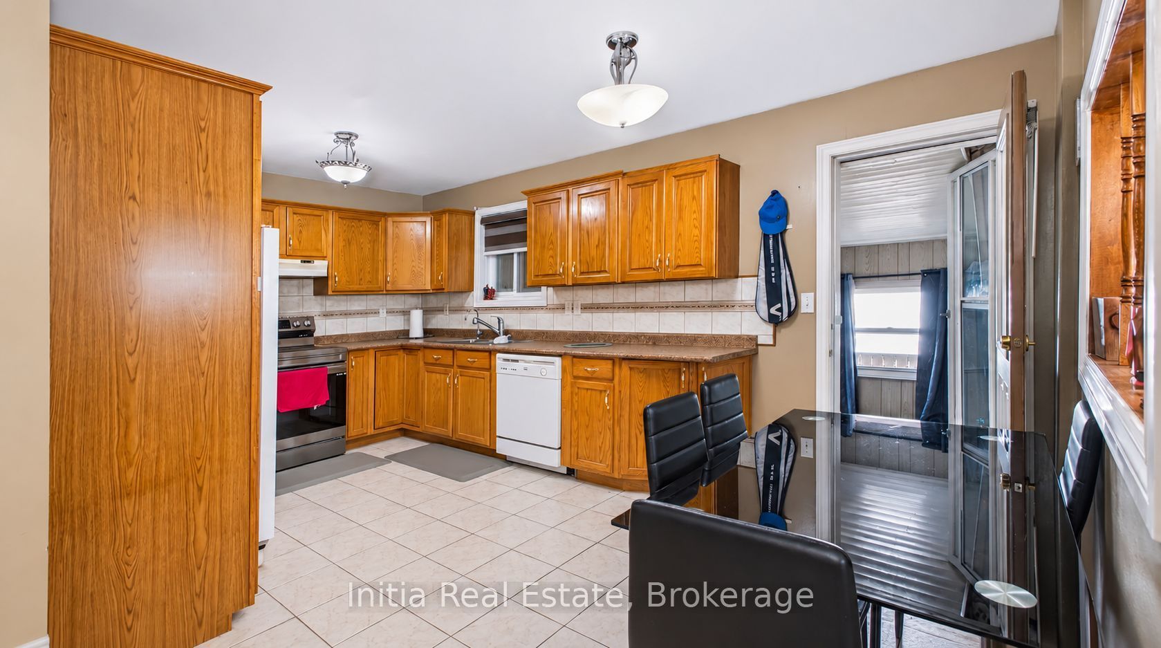 726 Sandison Street N Property Photo 11
