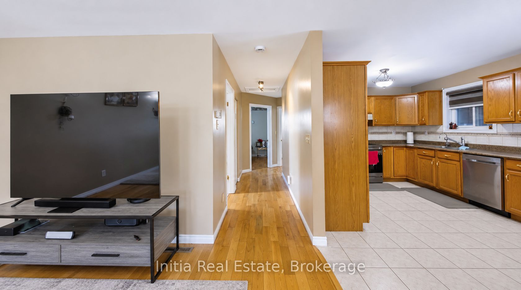 726 Sandison Street N Property Photo 12