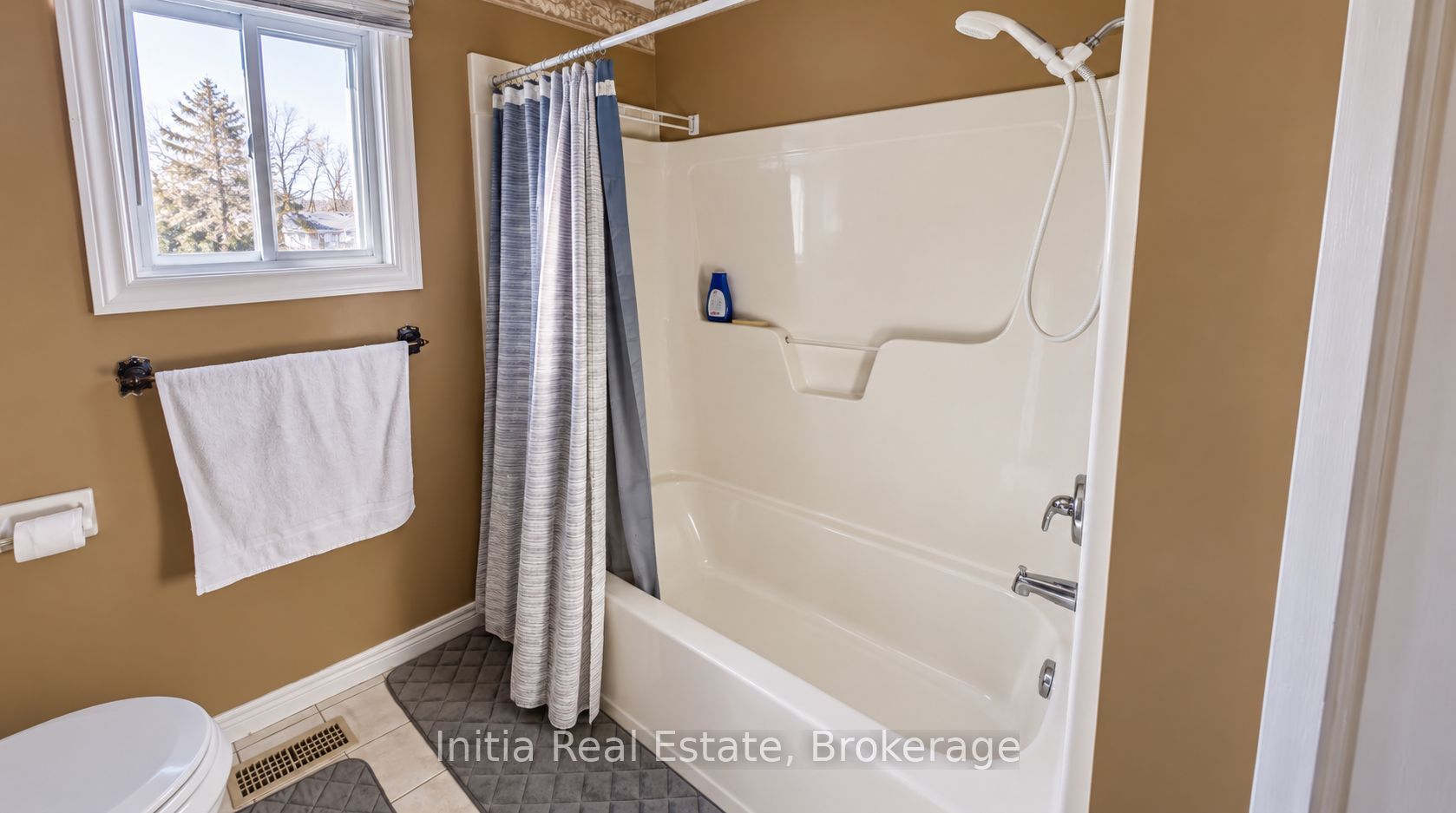 726 Sandison Street N Property Photo 13