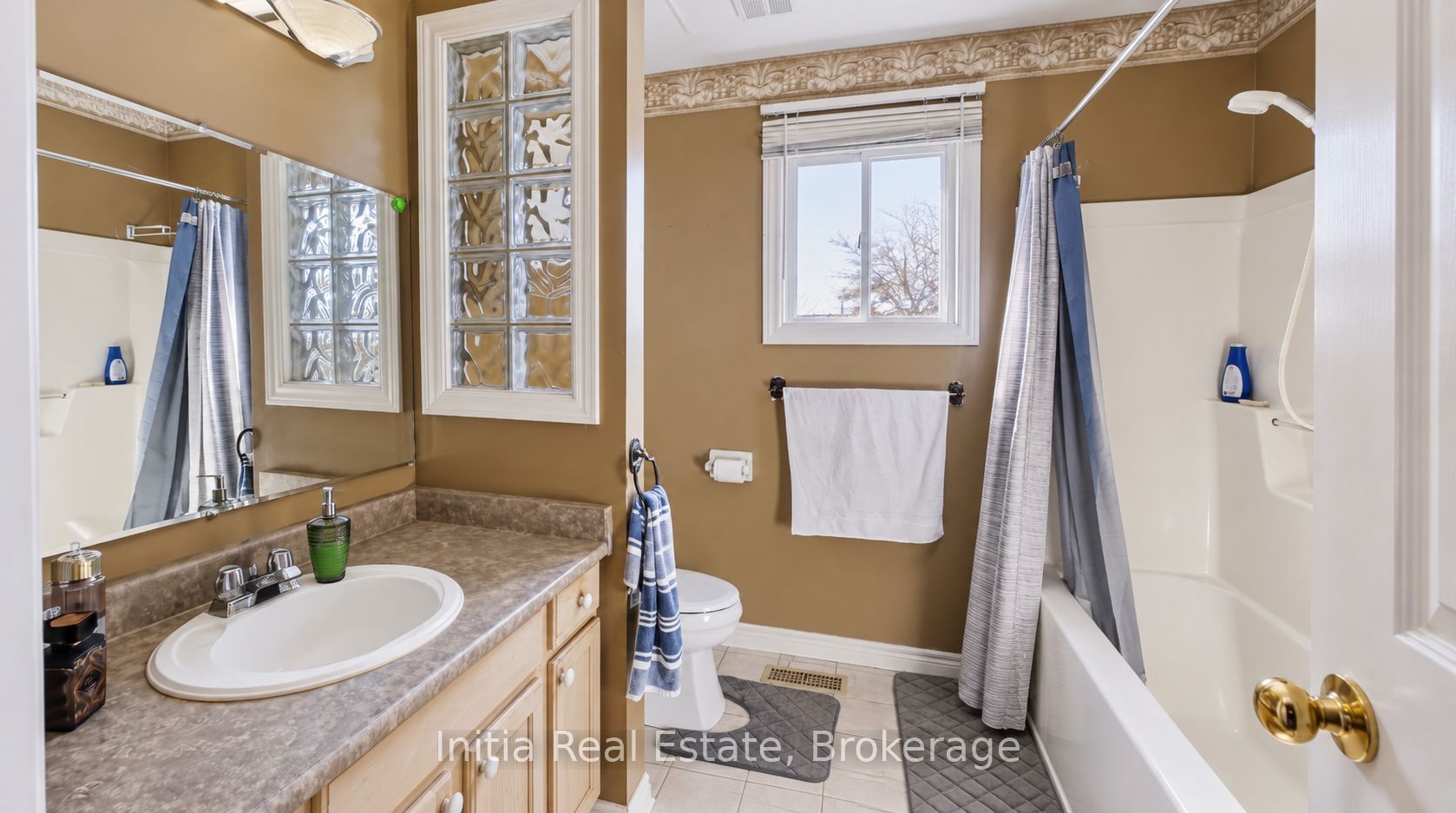 726 Sandison Street N Property Photo 14