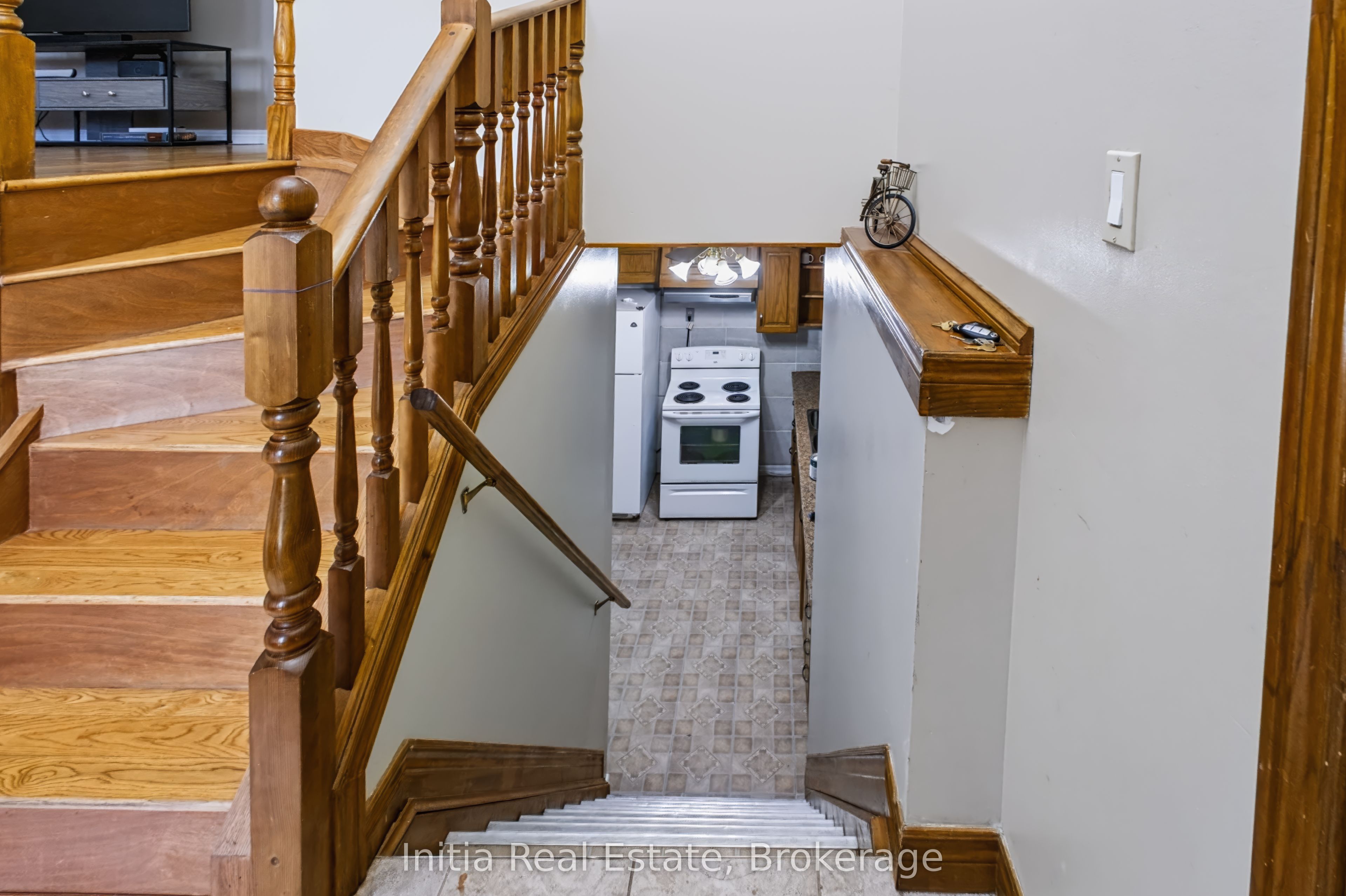 726 Sandison Street N Property Photo 24