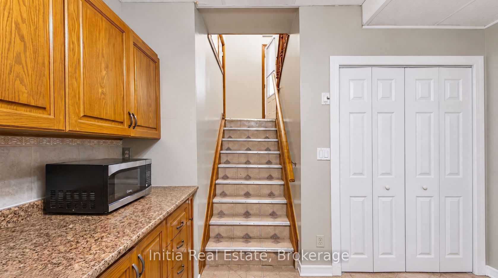 726 Sandison Street N Property Photo 25