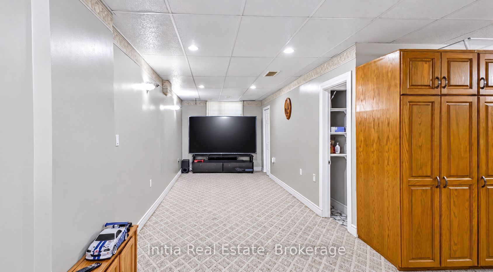 726 Sandison Street N Property Photo 28