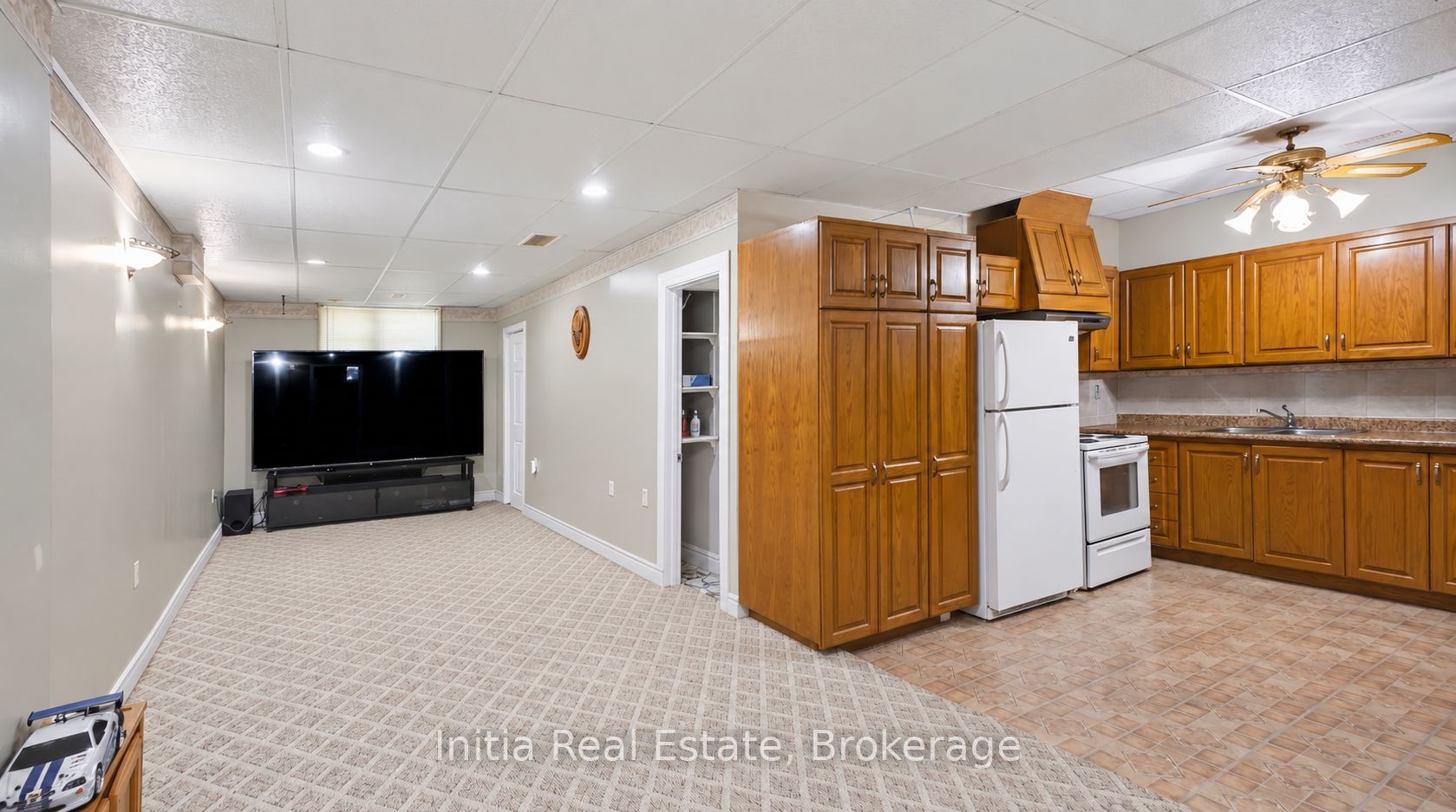 726 Sandison Street N Property Photo 29