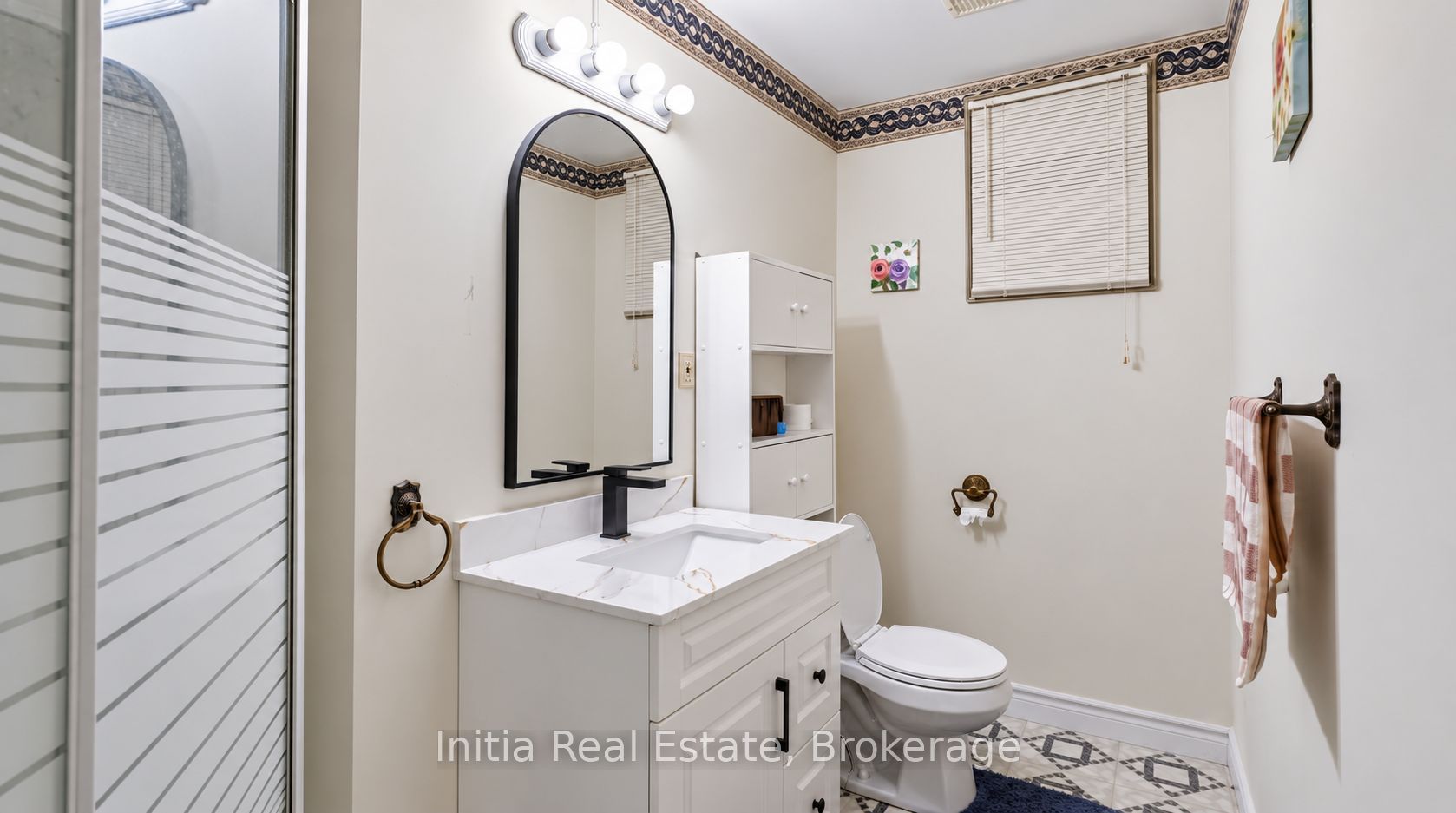 726 Sandison Street N Property Photo 32