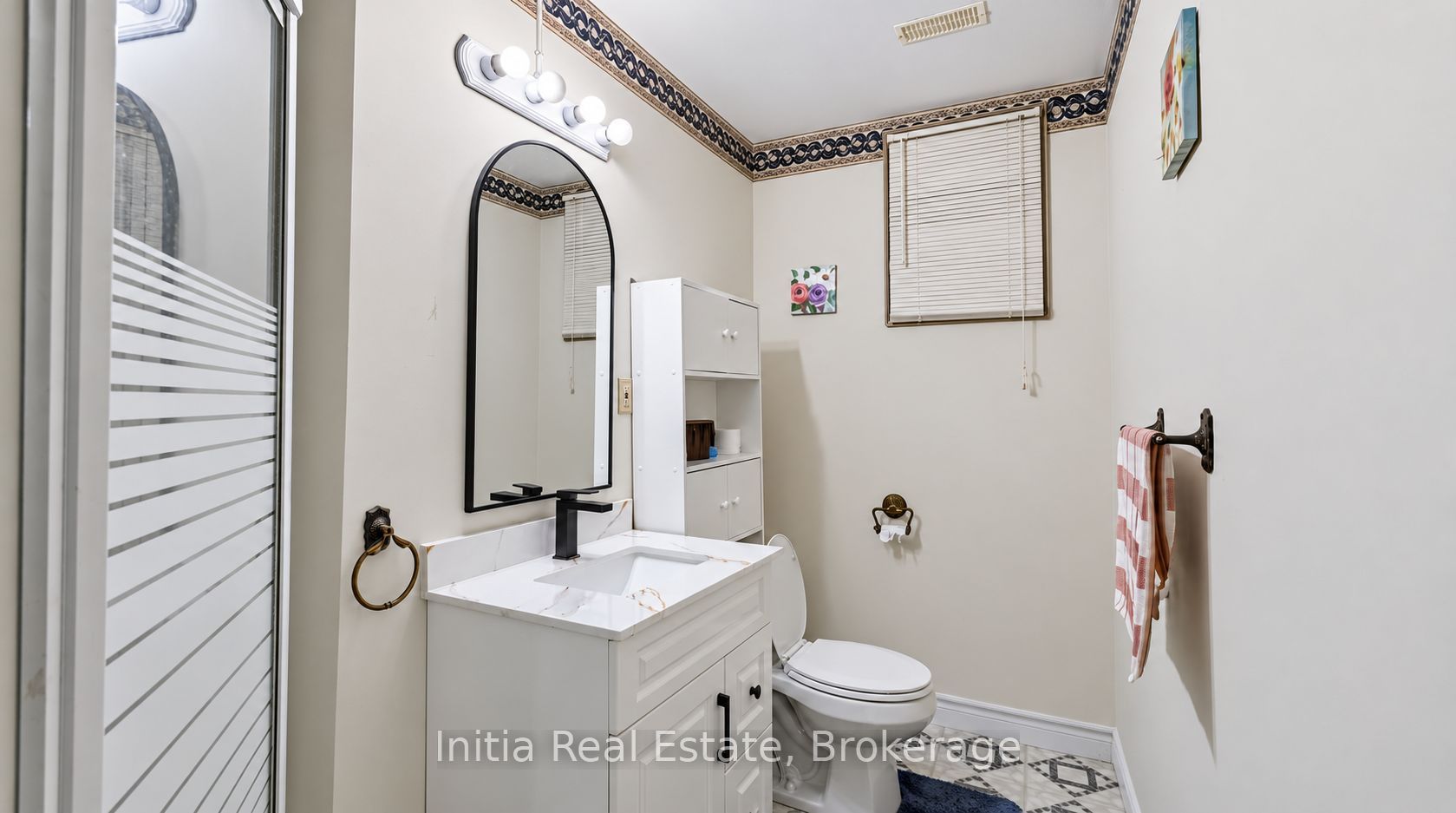 726 Sandison Street N Property Photo 33