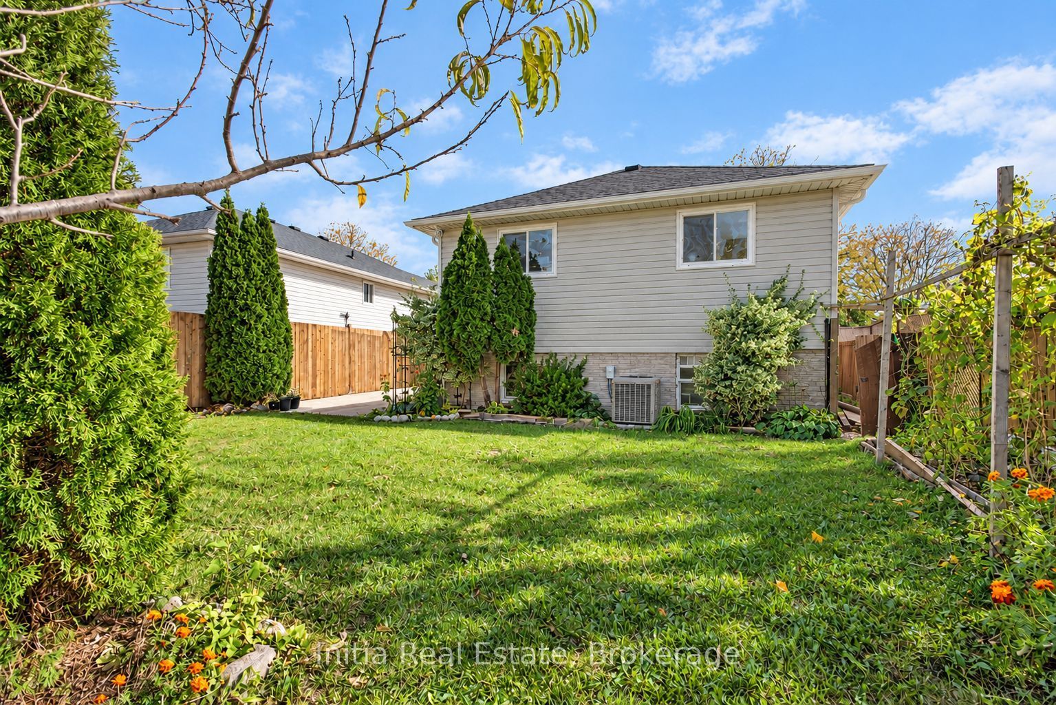 726 Sandison Street N Property Photo 37