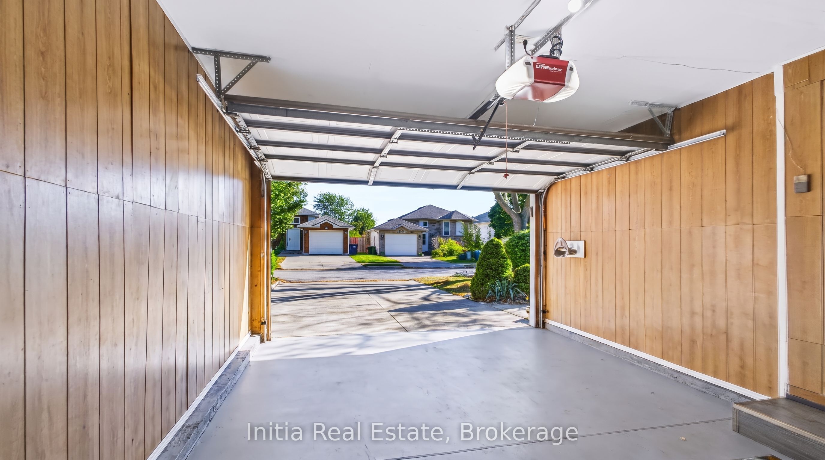 726 Sandison Street N Property Photo 39