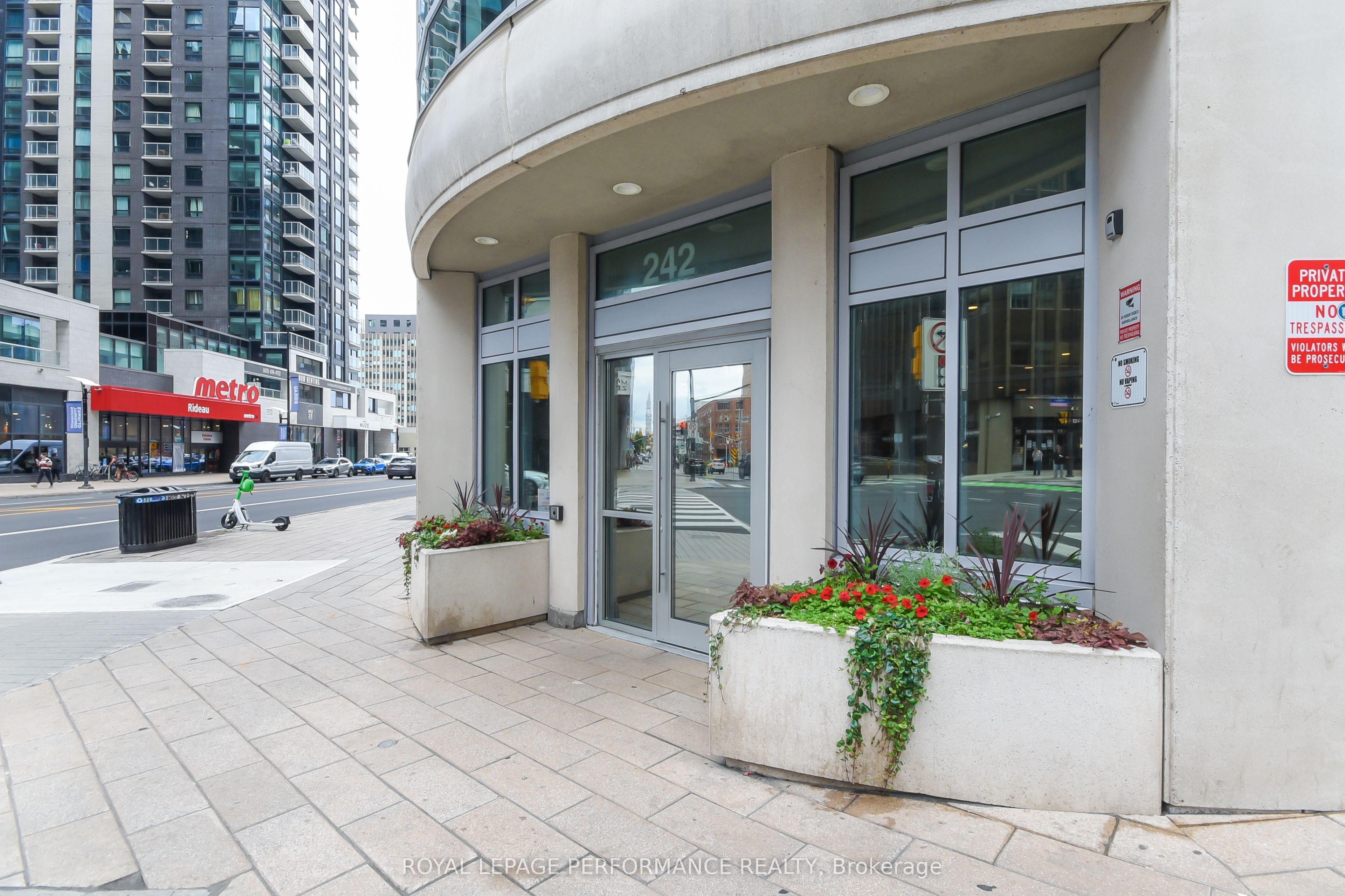 242 Rideau Street 1808 Property Photo 3
