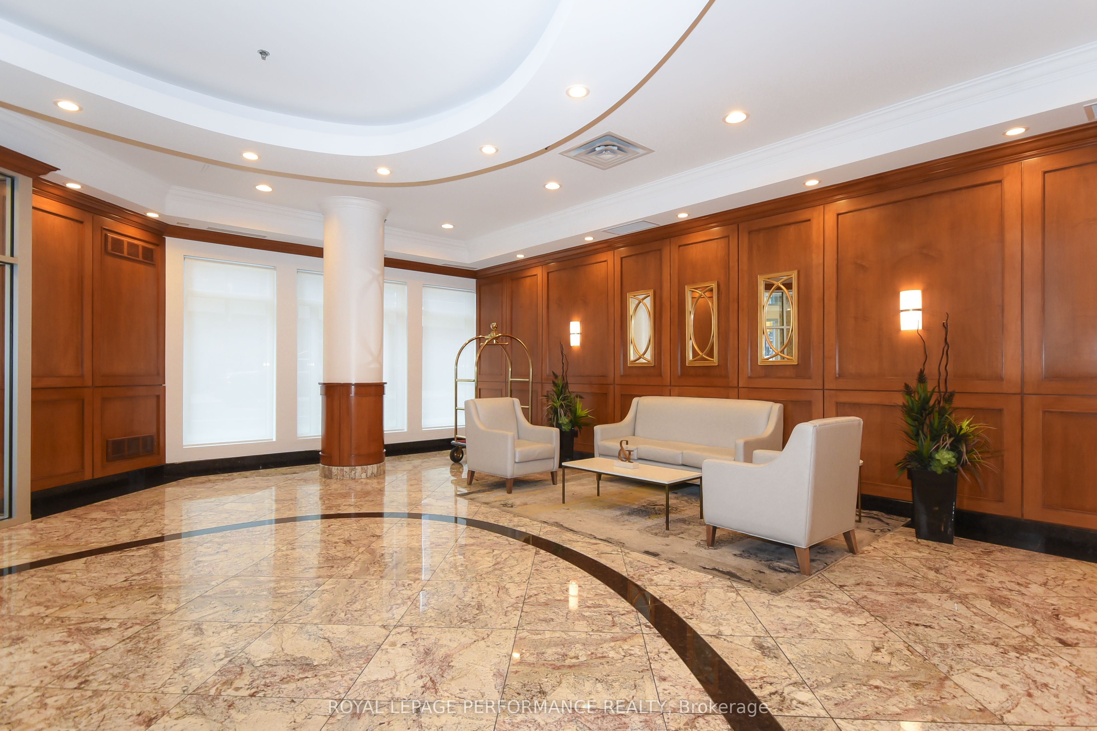 242 Rideau Street 1808 Property Photo 4