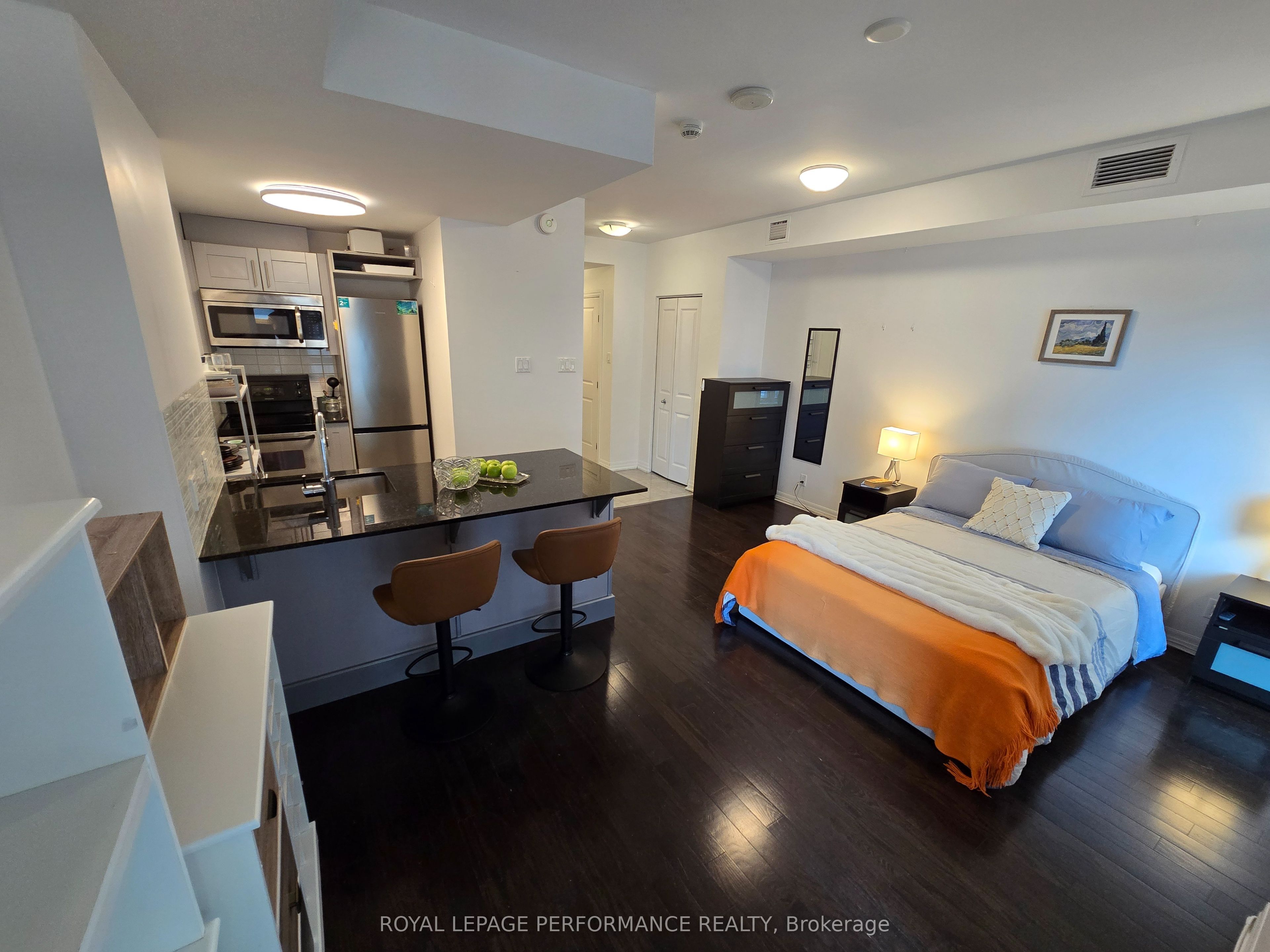 242 Rideau Street 1808 Property Photo 11