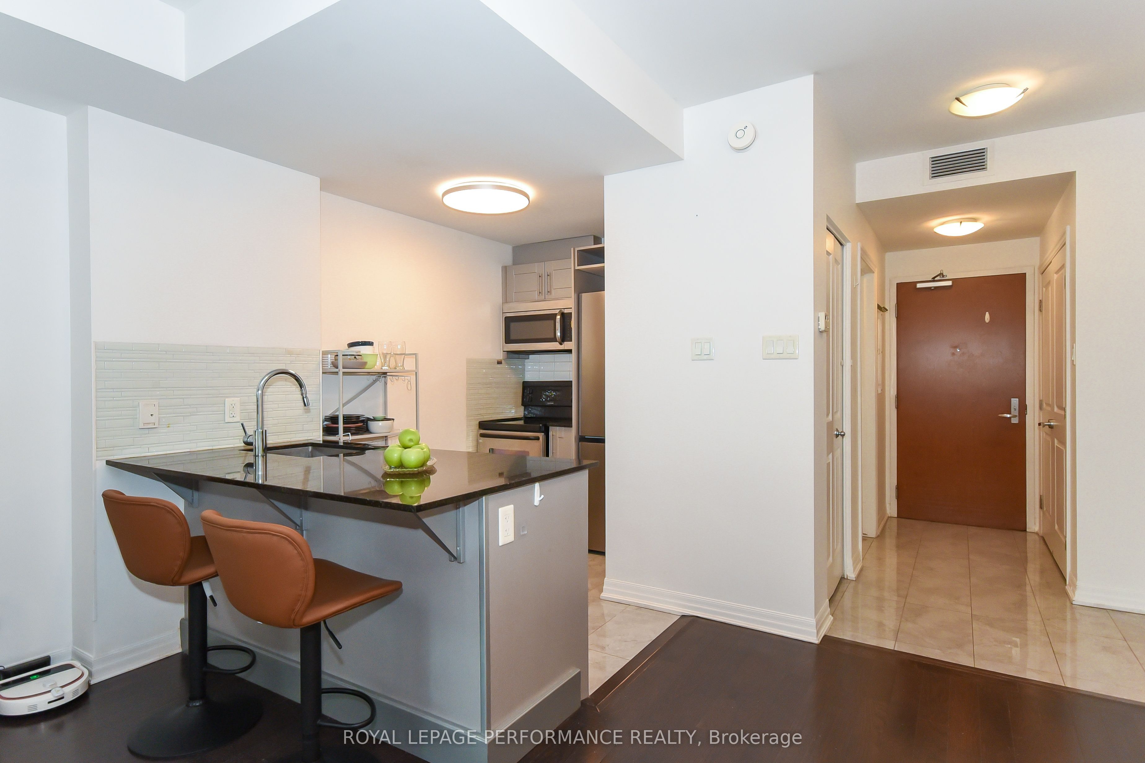 242 Rideau Street 1808 Property Photo 15