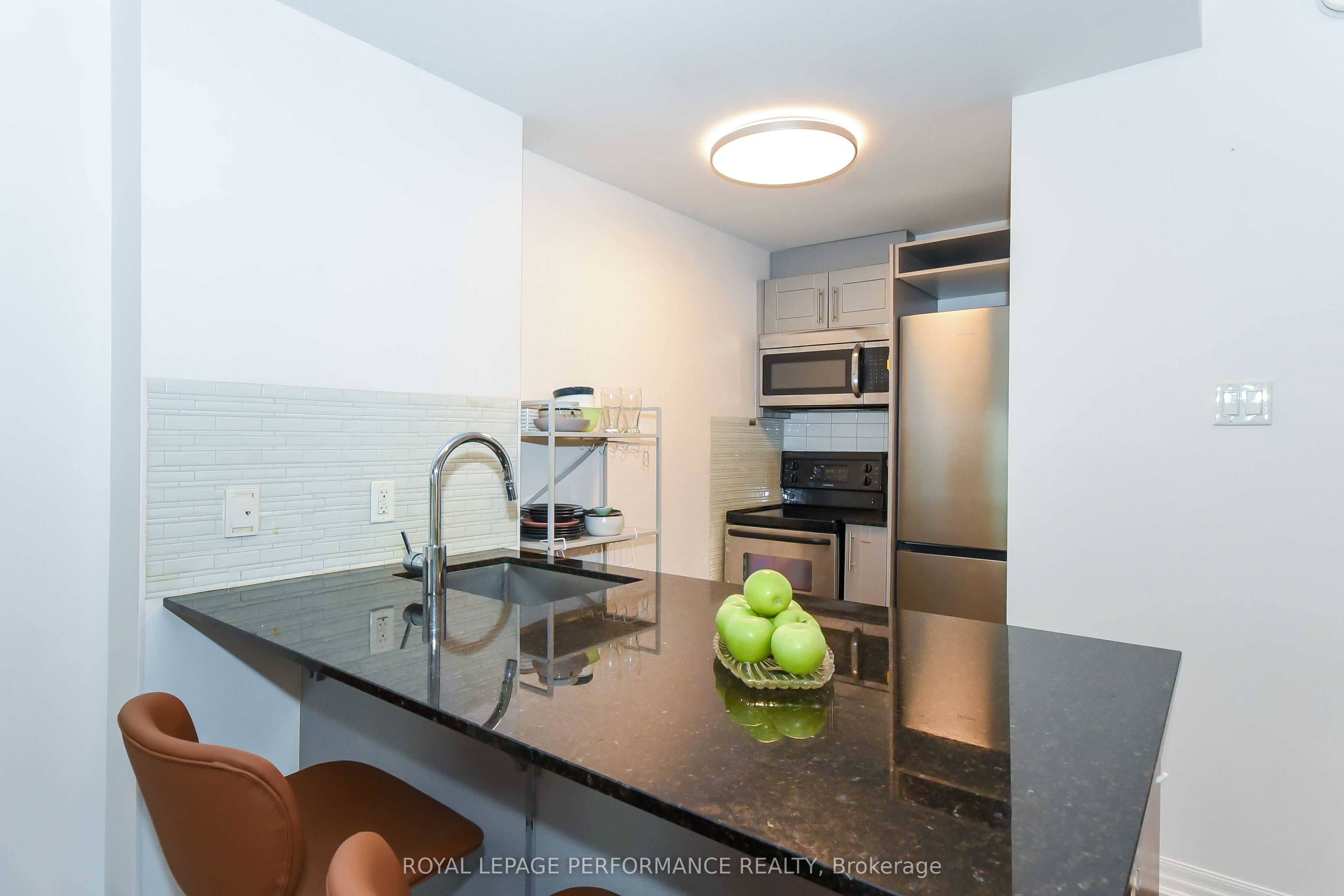 242 Rideau Street 1808 Property Photo 16