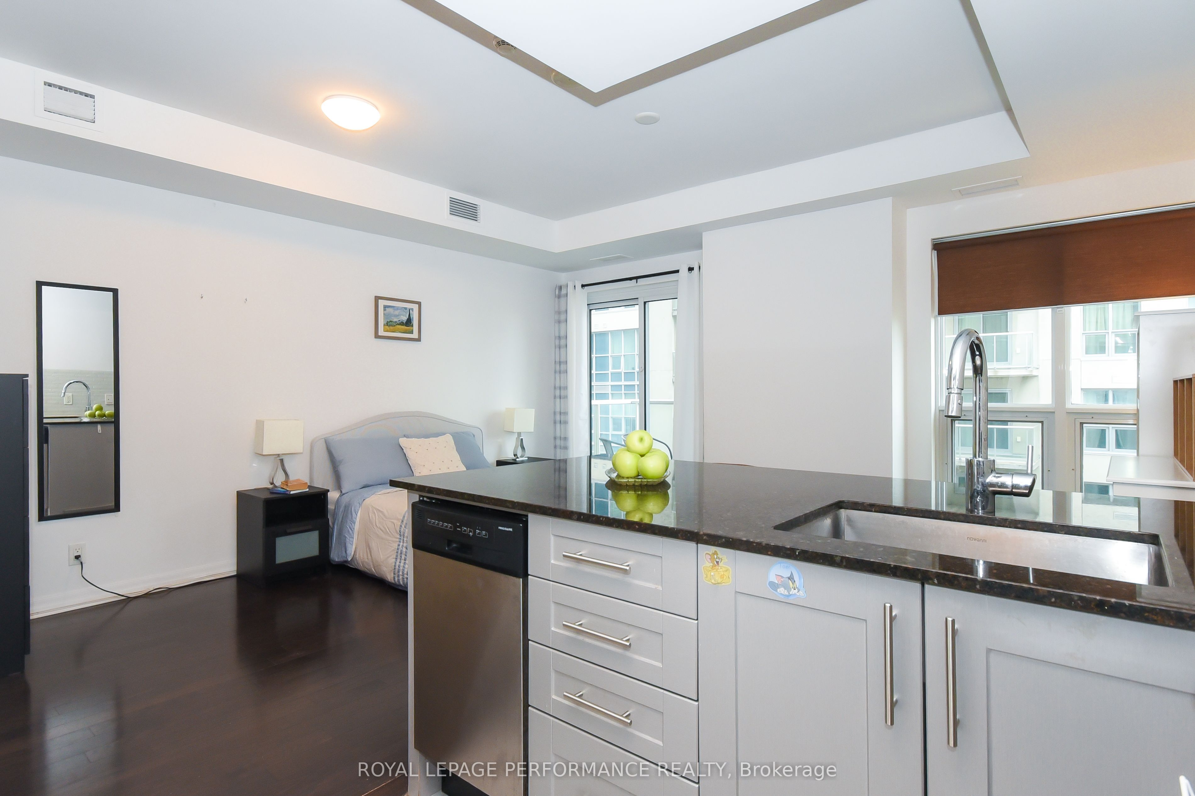 242 Rideau Street 1808 Property Photo 18