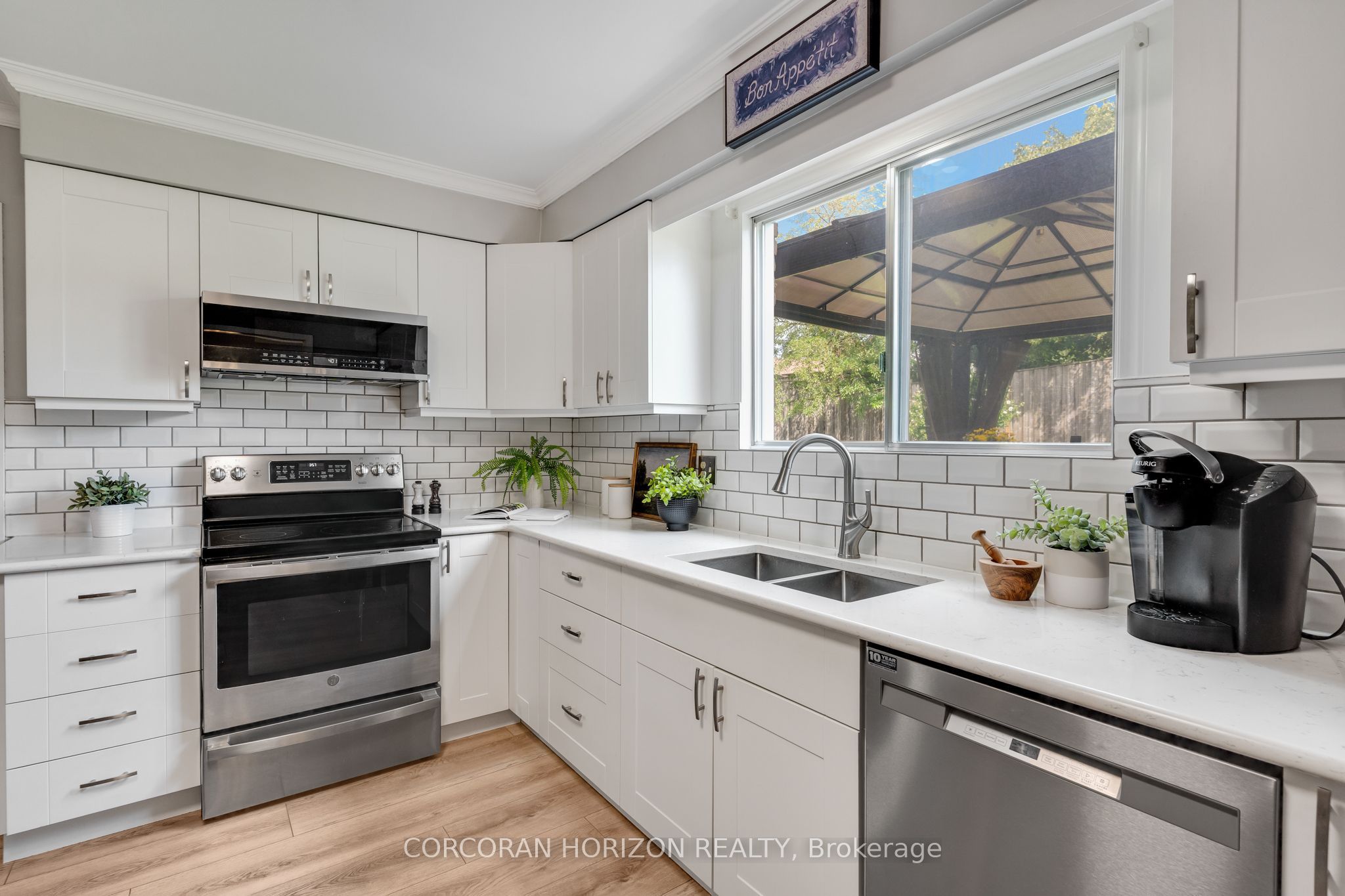 8 Blue Spruce Court Property Photo 12