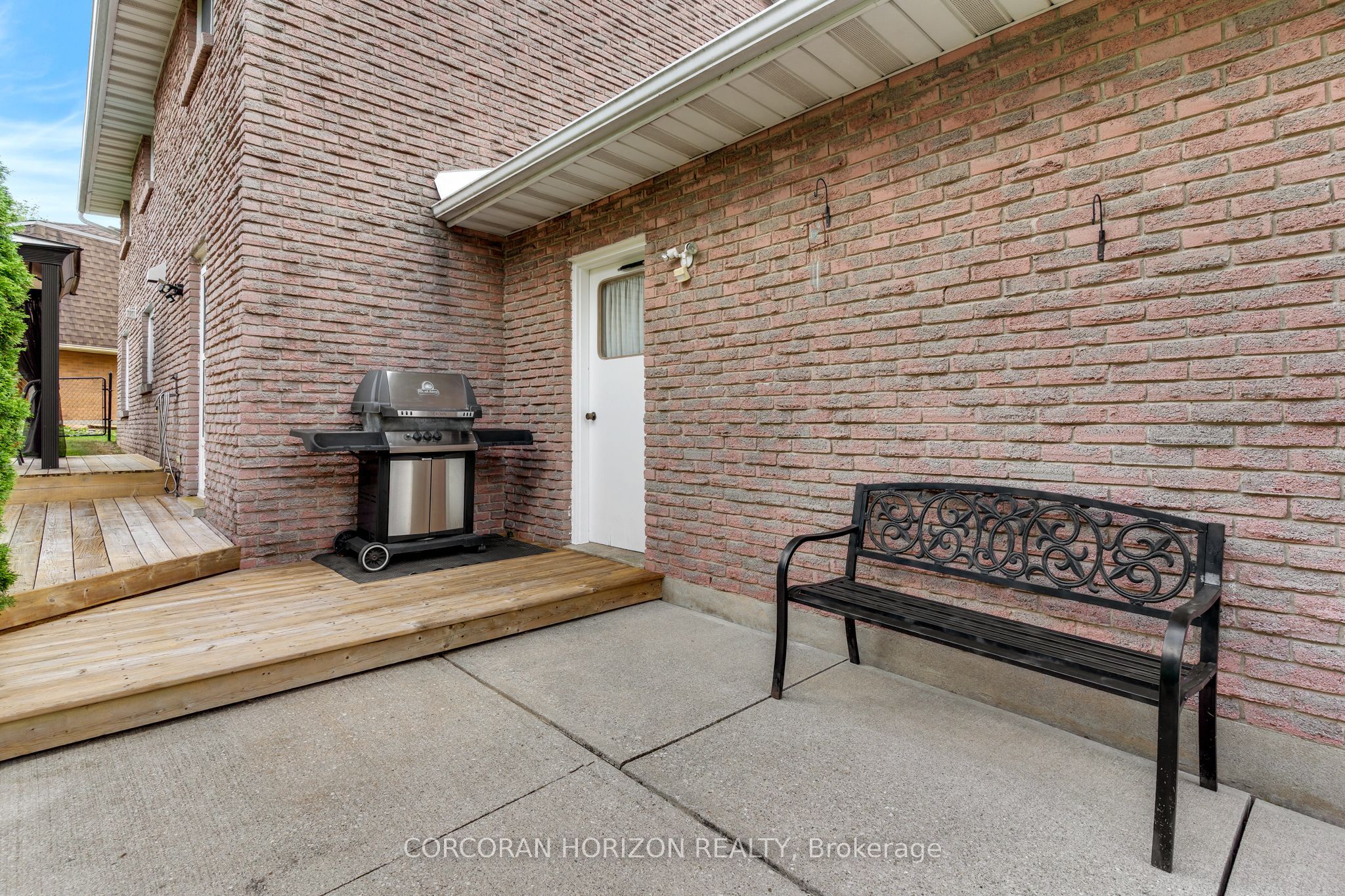 8 Blue Spruce Court Property Photo 33