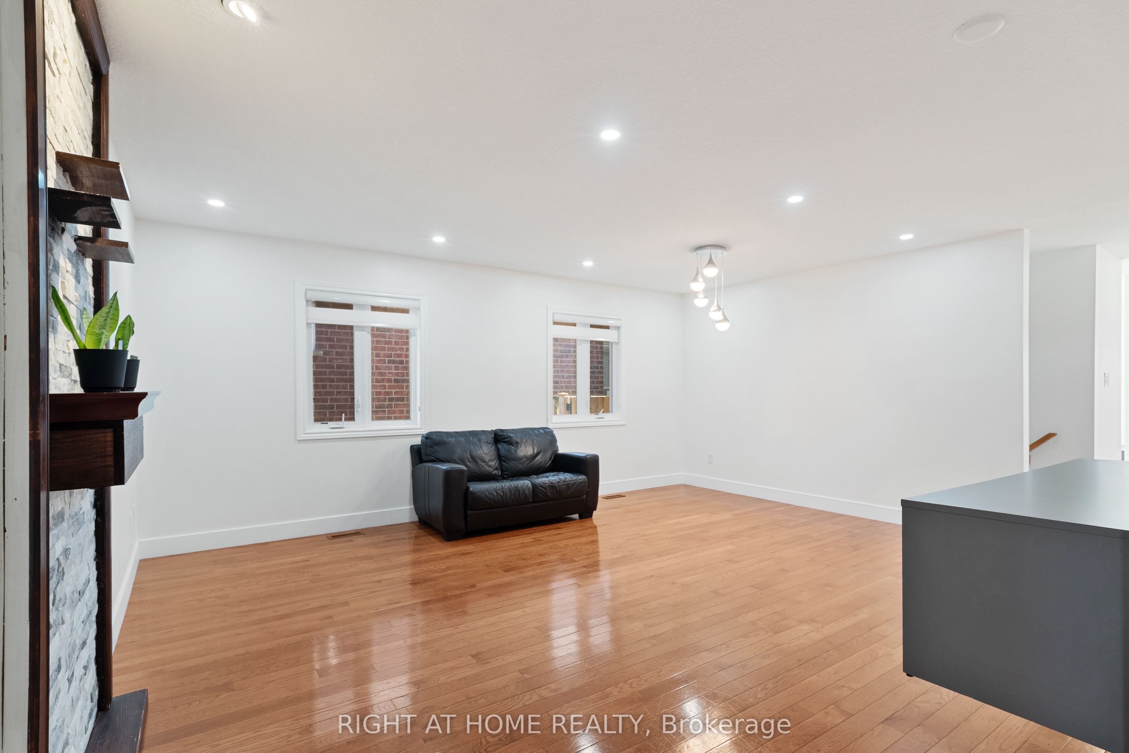 1205 North Wenige Drive Property Photo 3