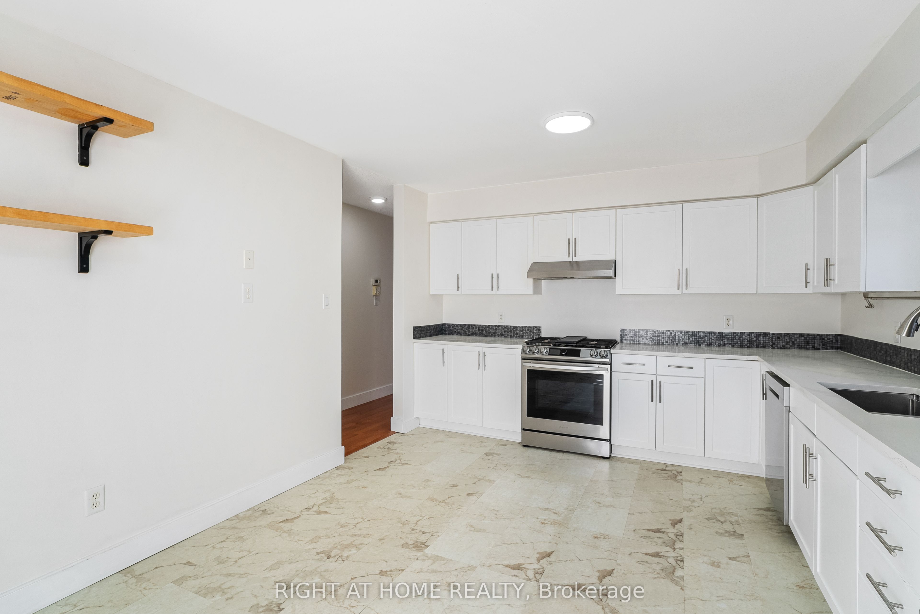 1205 North Wenige Drive Property Photo 9
