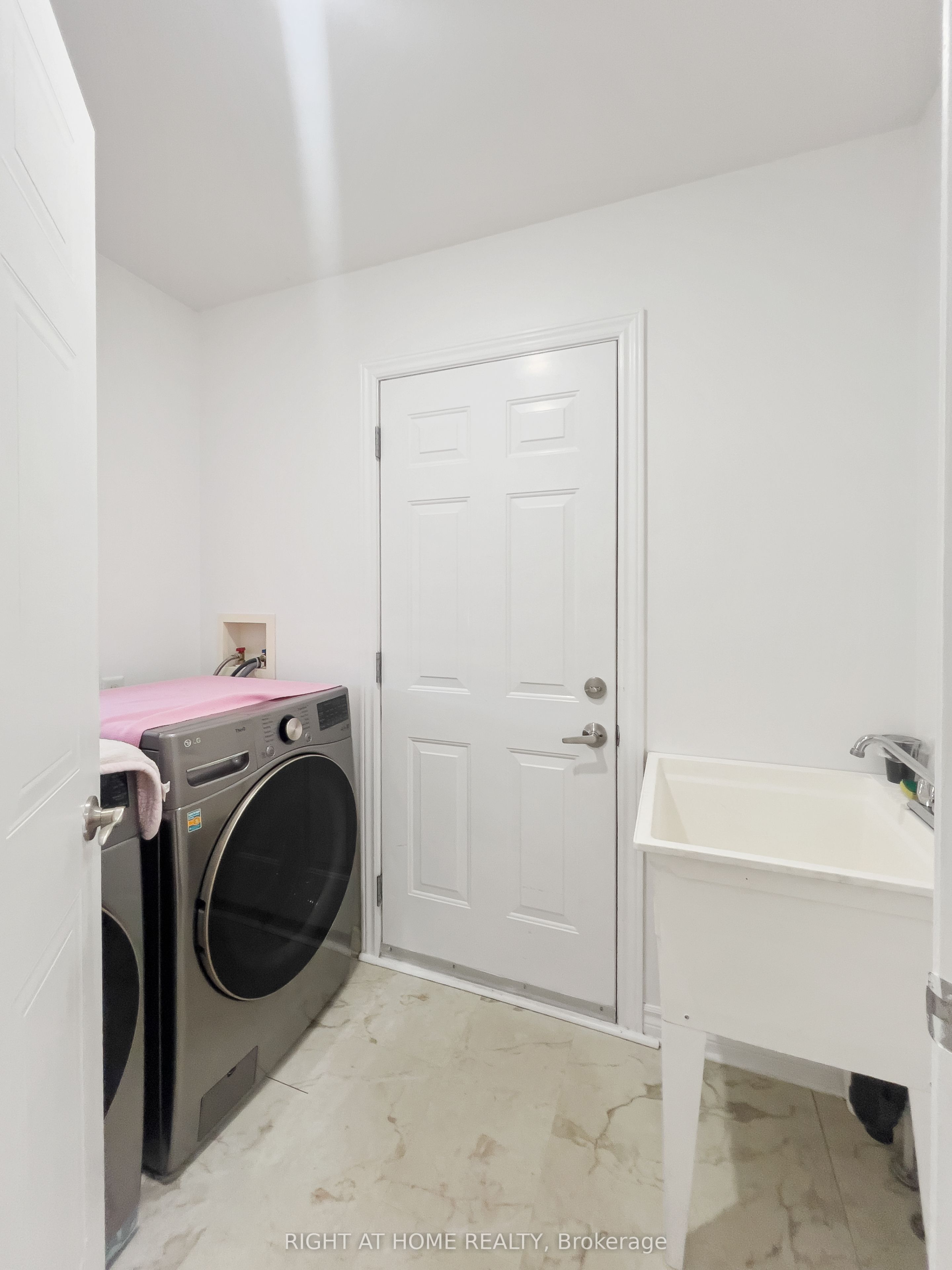 1205 North Wenige Drive Property Photo 18