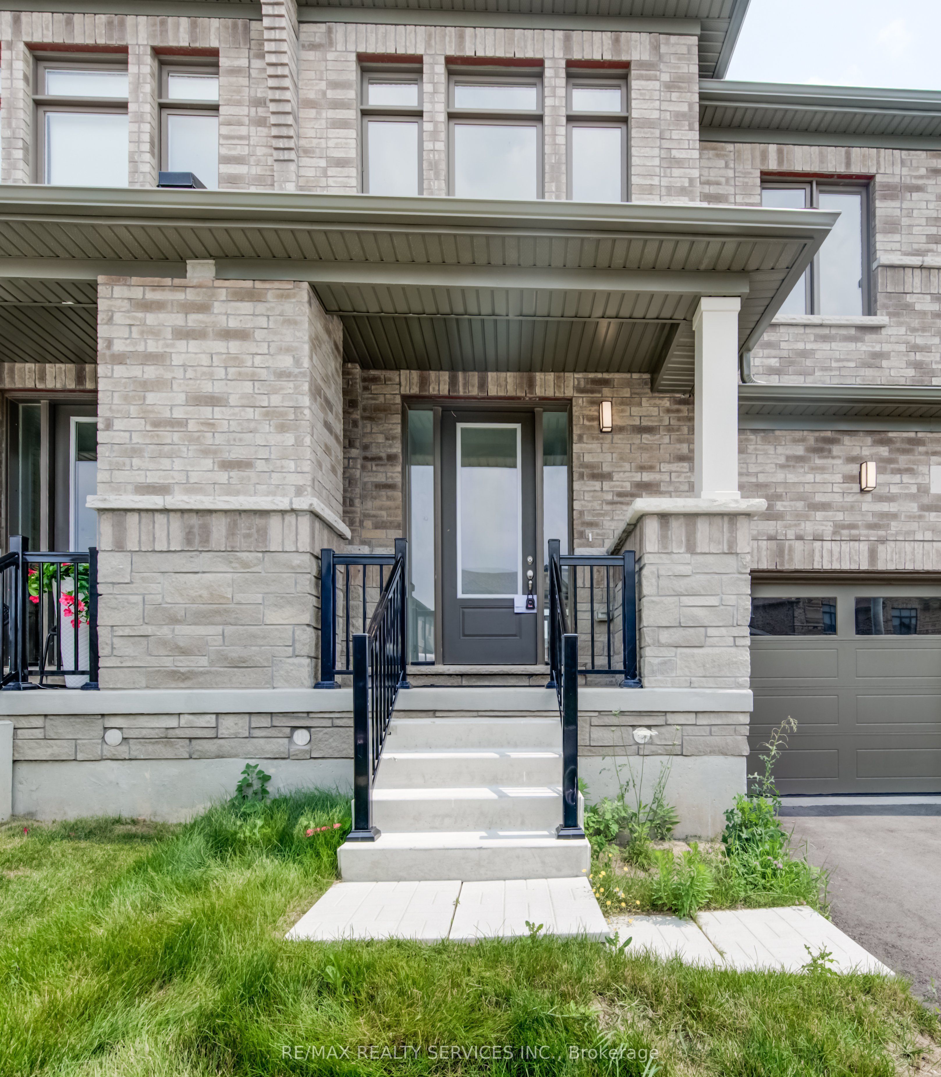 73 Prince Phillip Boulevard Property Photo 3