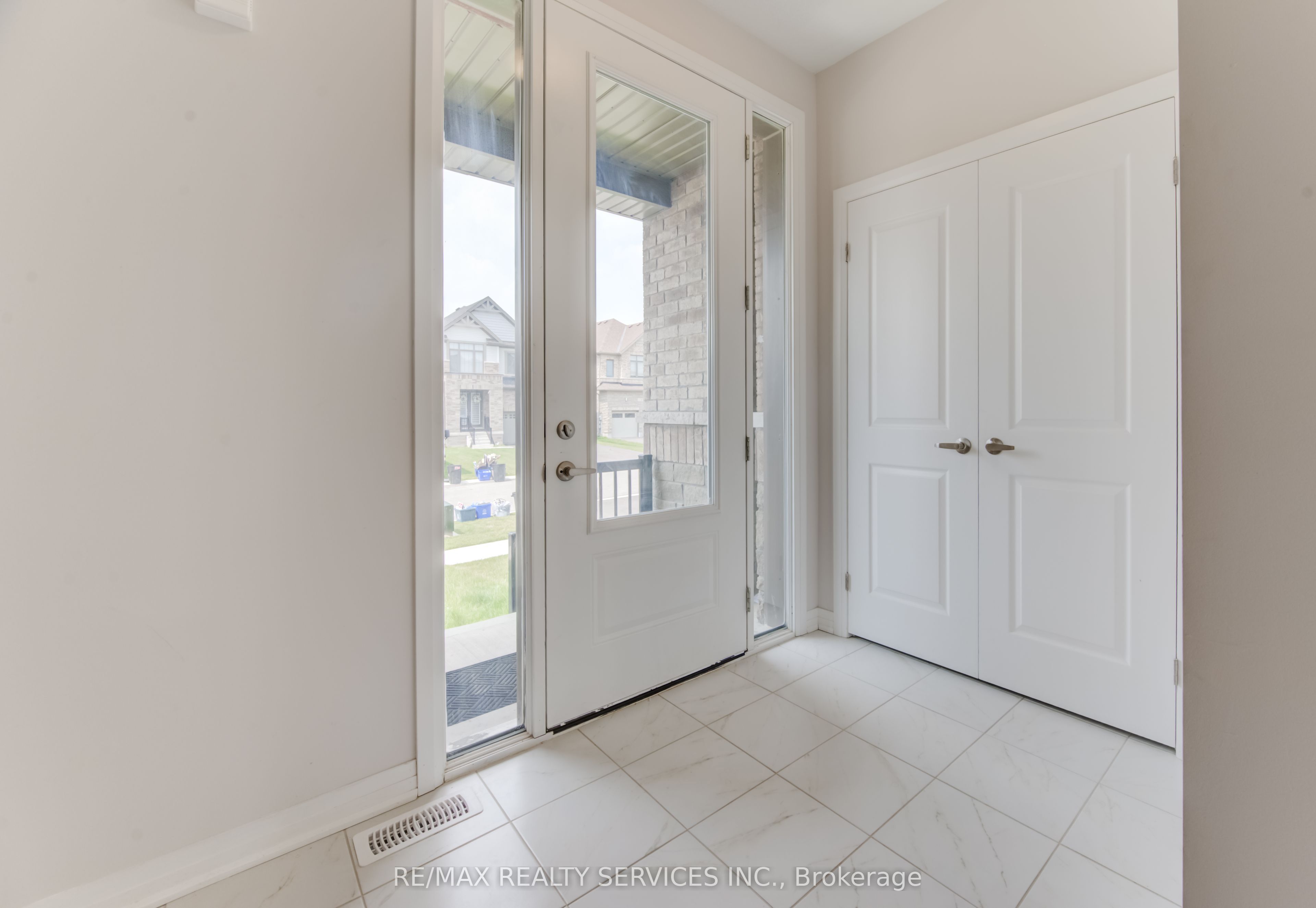 73 Prince Phillip Boulevard Property Photo 4