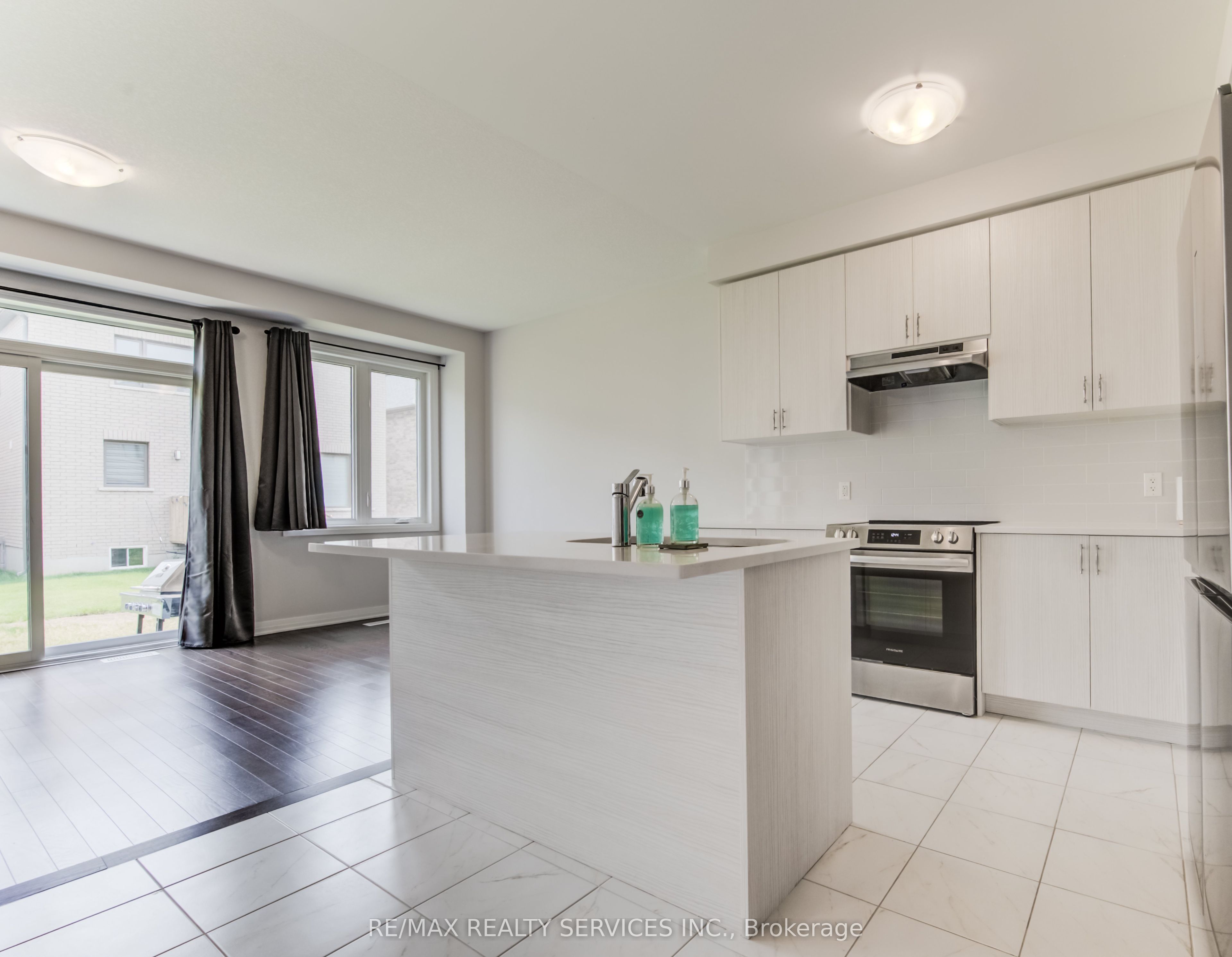 73 Prince Phillip Boulevard Property Photo 9