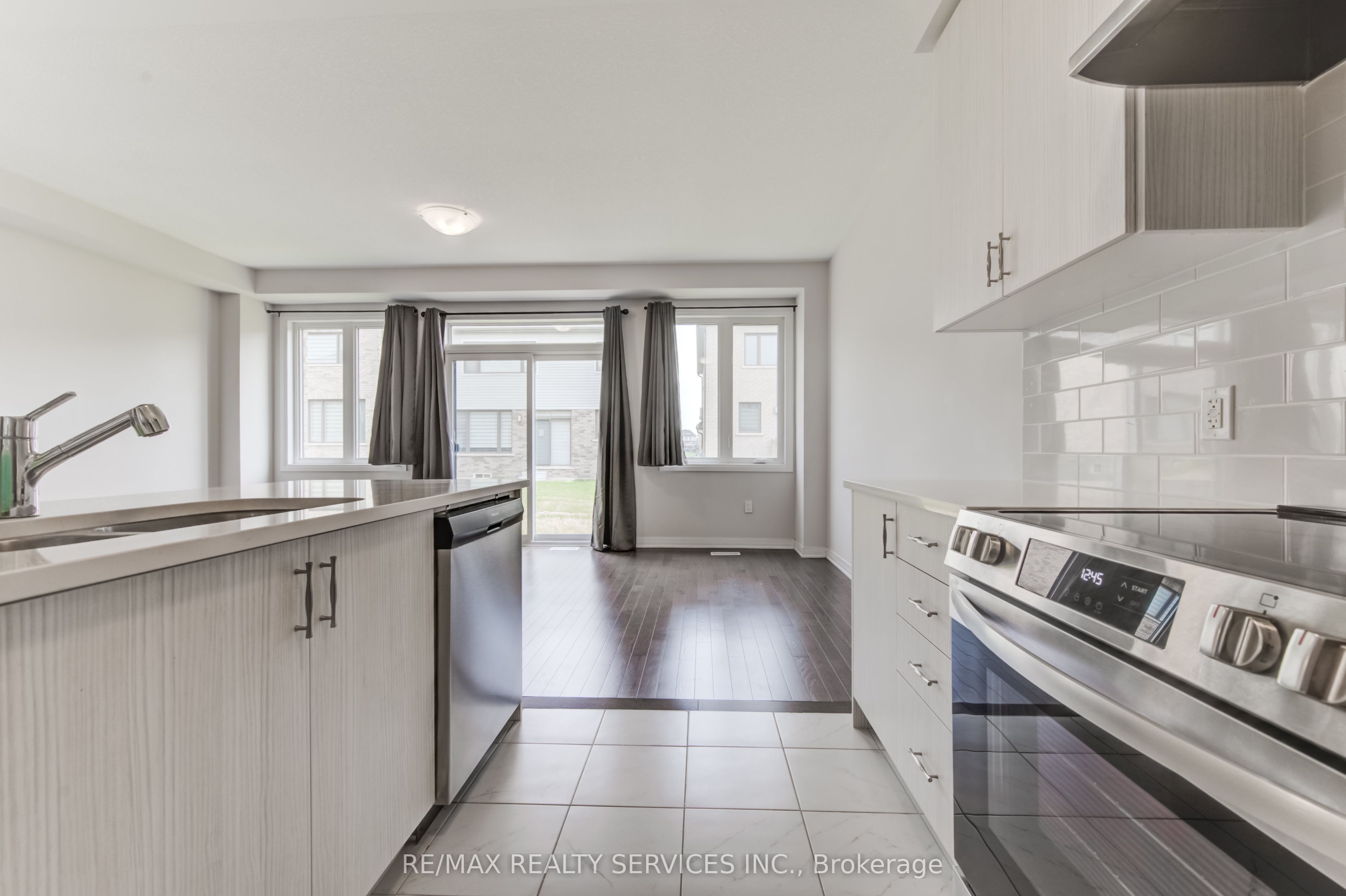 73 Prince Phillip Boulevard Property Photo 10