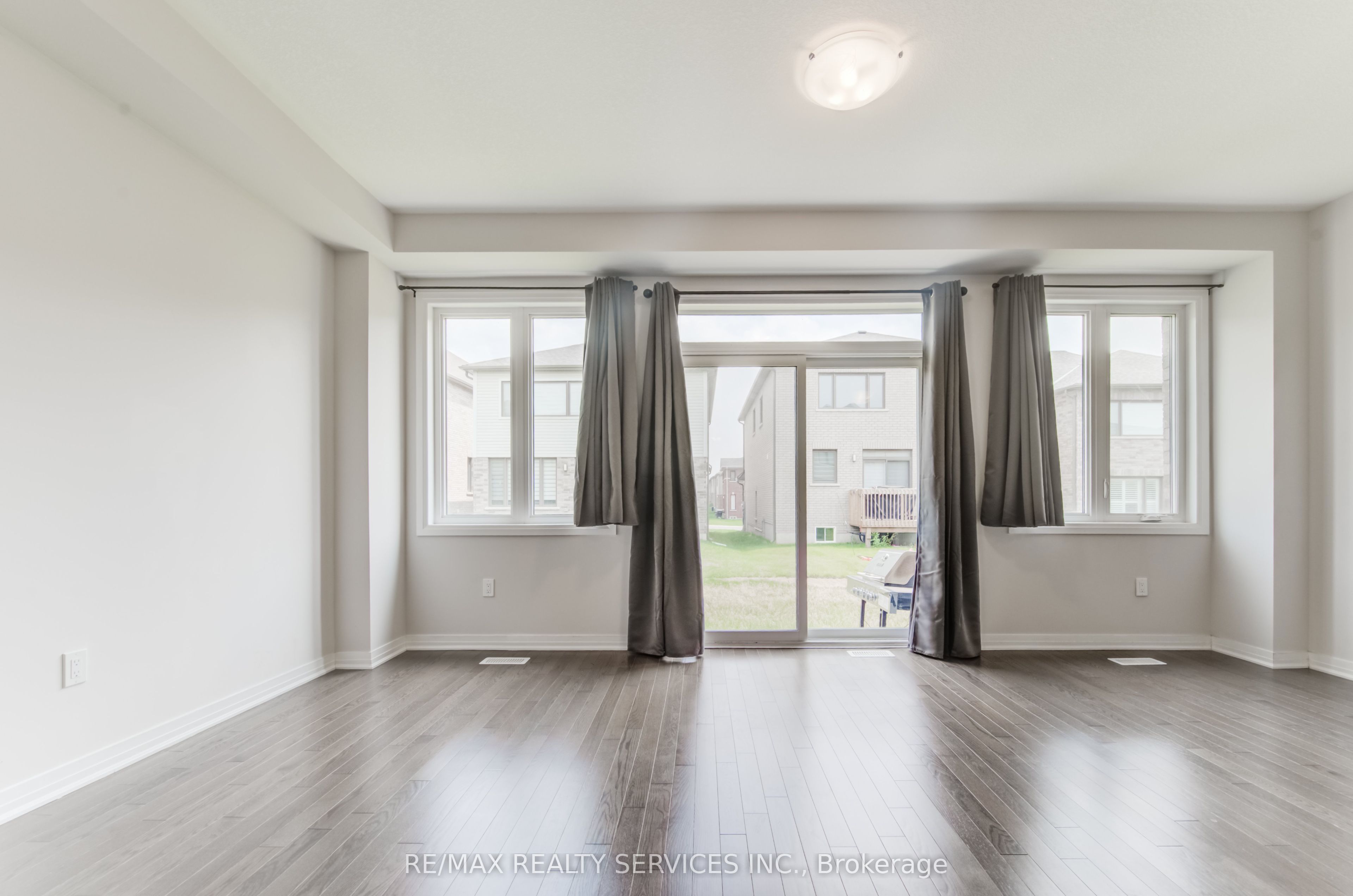 73 Prince Phillip Boulevard Property Photo 14