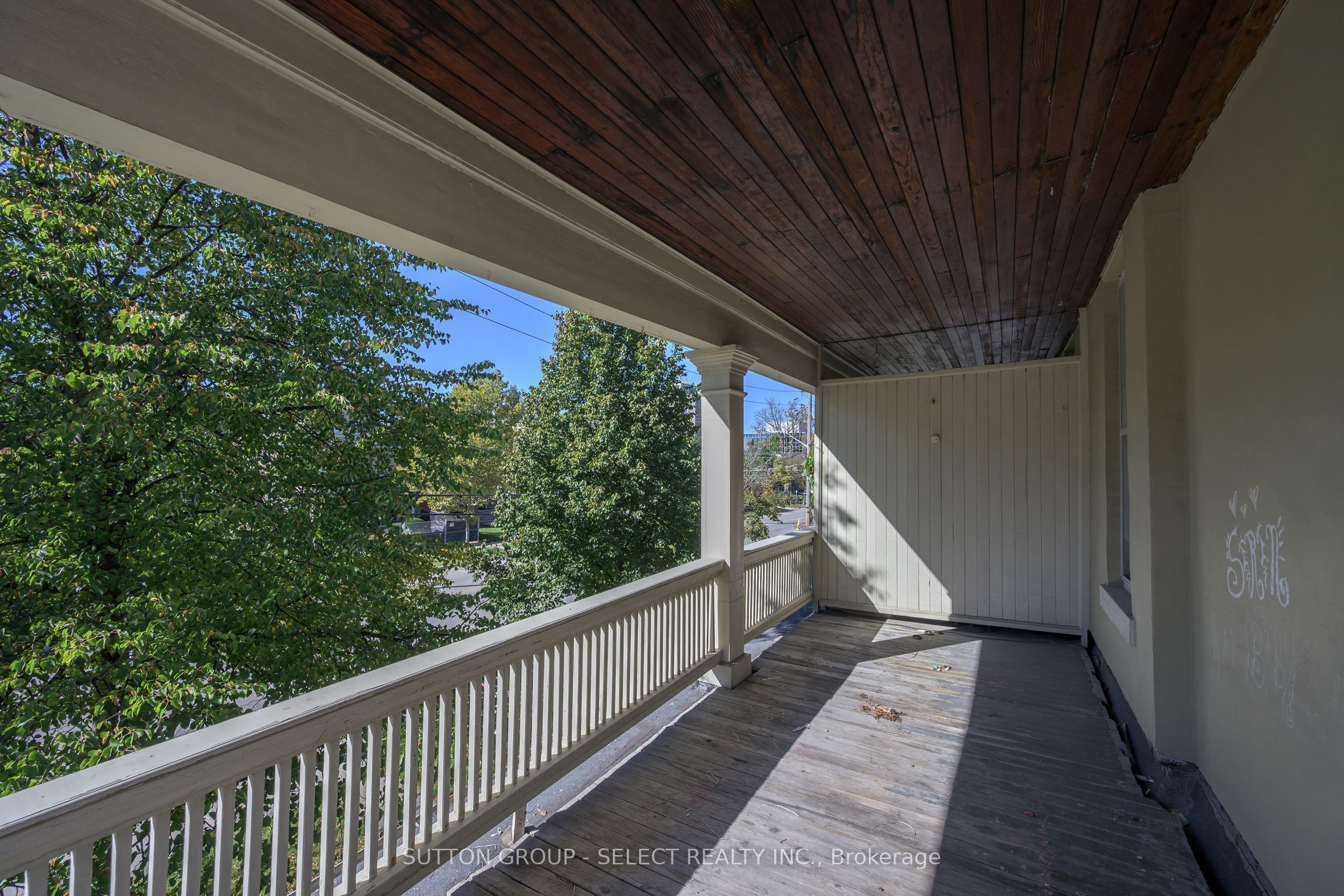 614-616 Wellington Street Property Photo 6