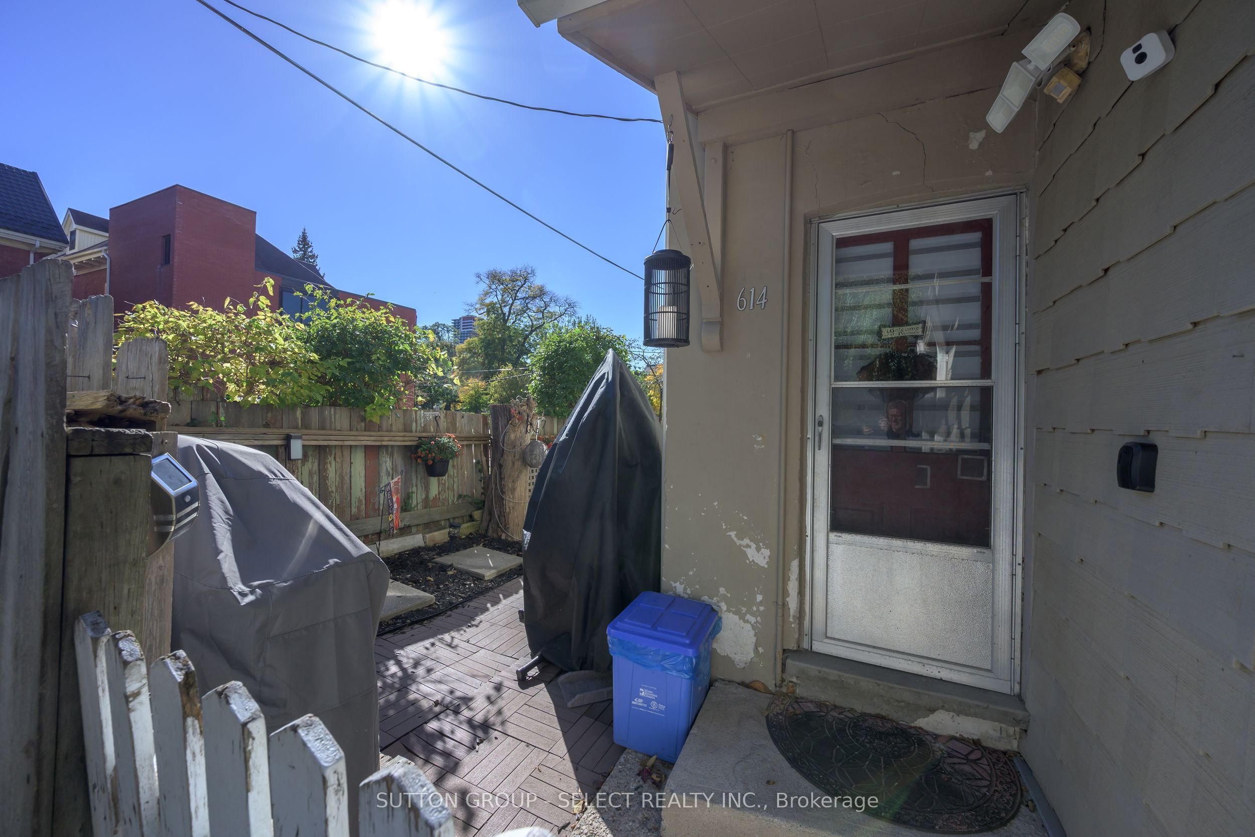 614-616 Wellington Street Property Photo 8