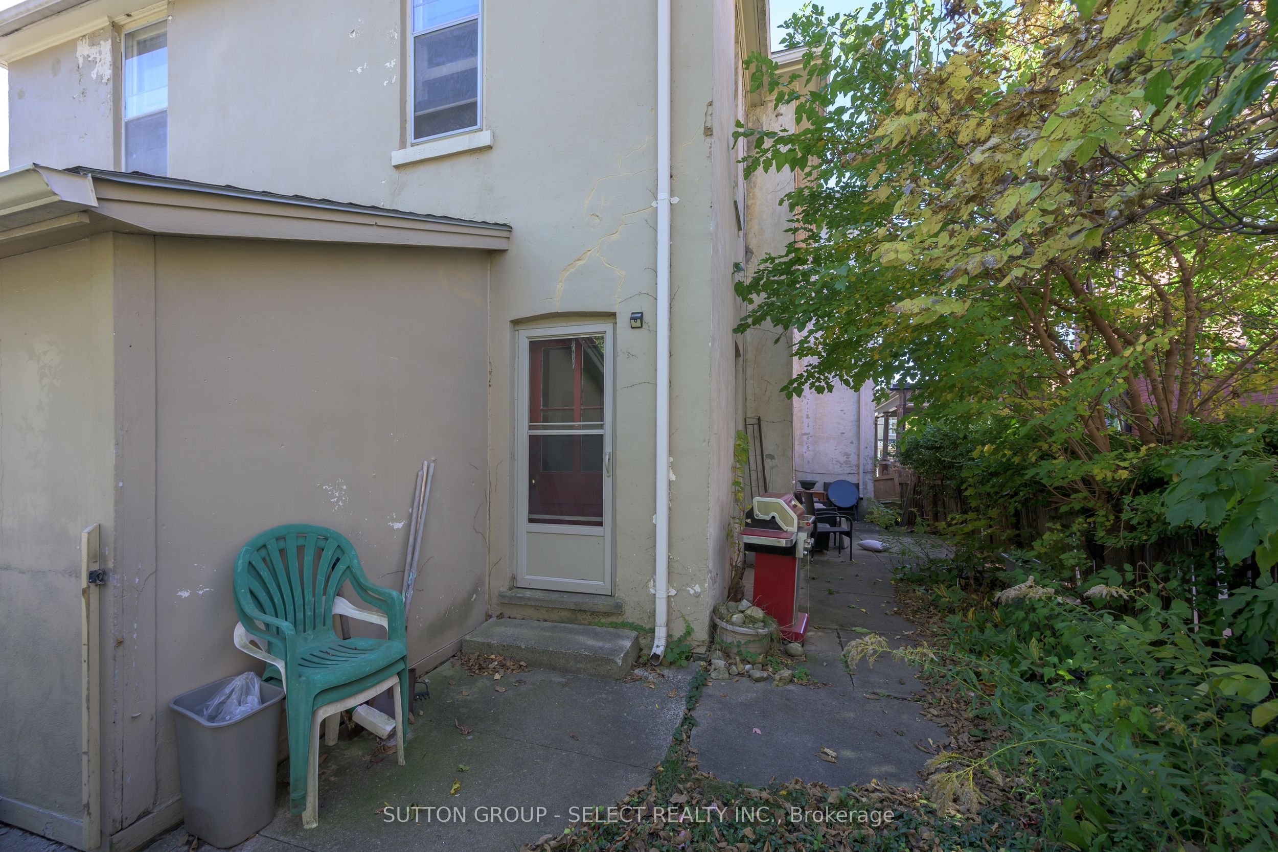 614-616 Wellington Street Property Photo 10