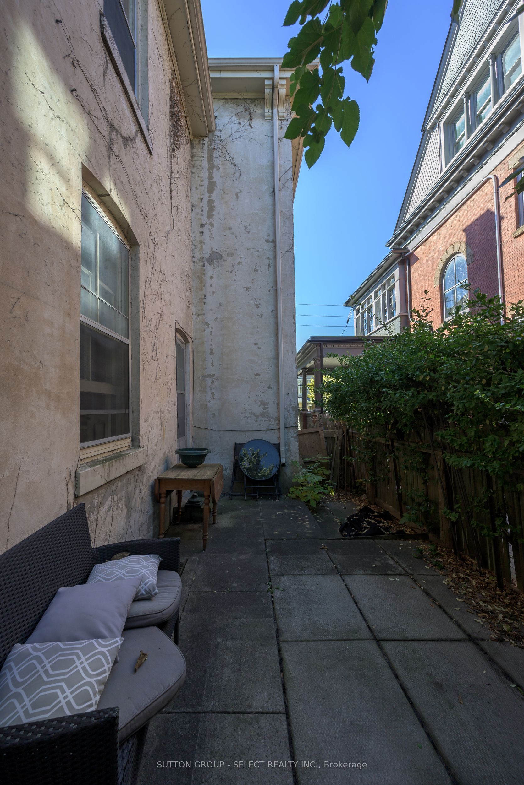 614-616 Wellington Street Property Photo 11