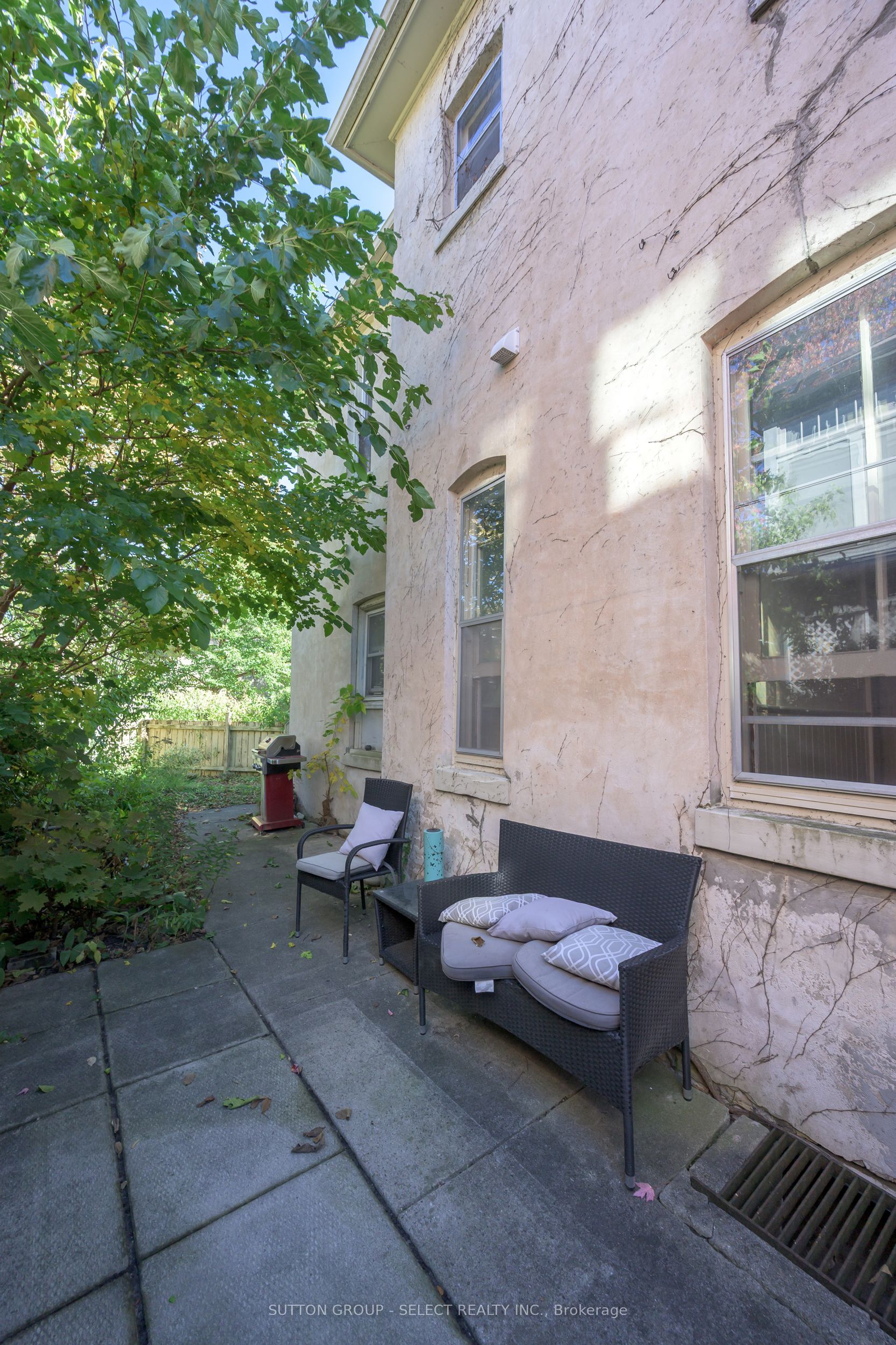 614-616 Wellington Street Property Photo 13