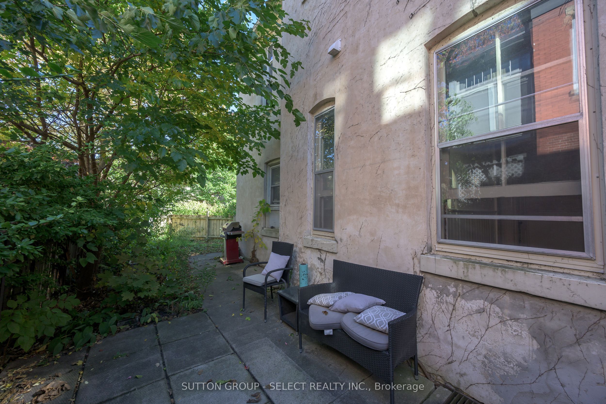 614-616 Wellington Street Property Photo 14