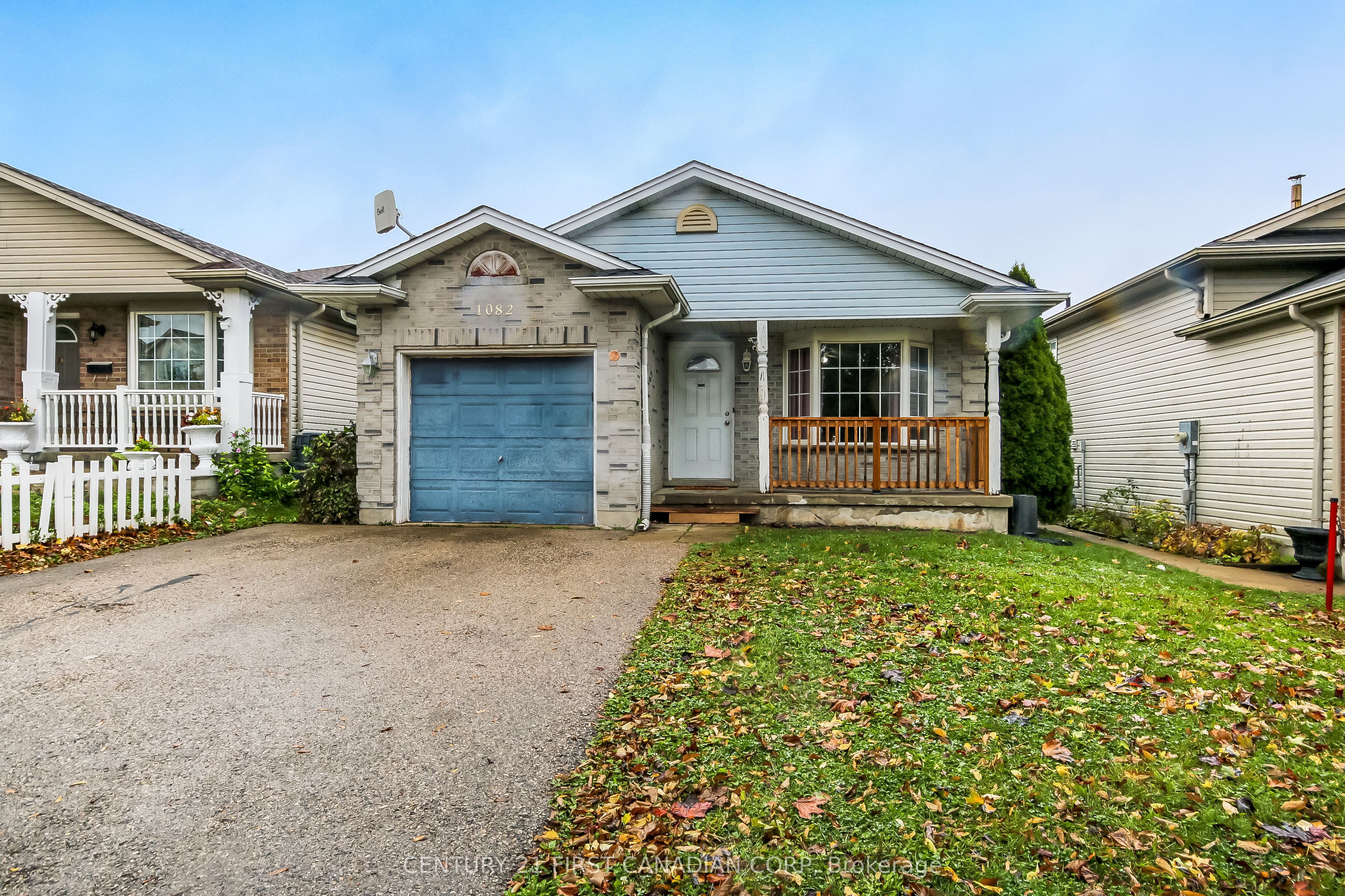 1082 Farnsborough Crescent Property Photo 1