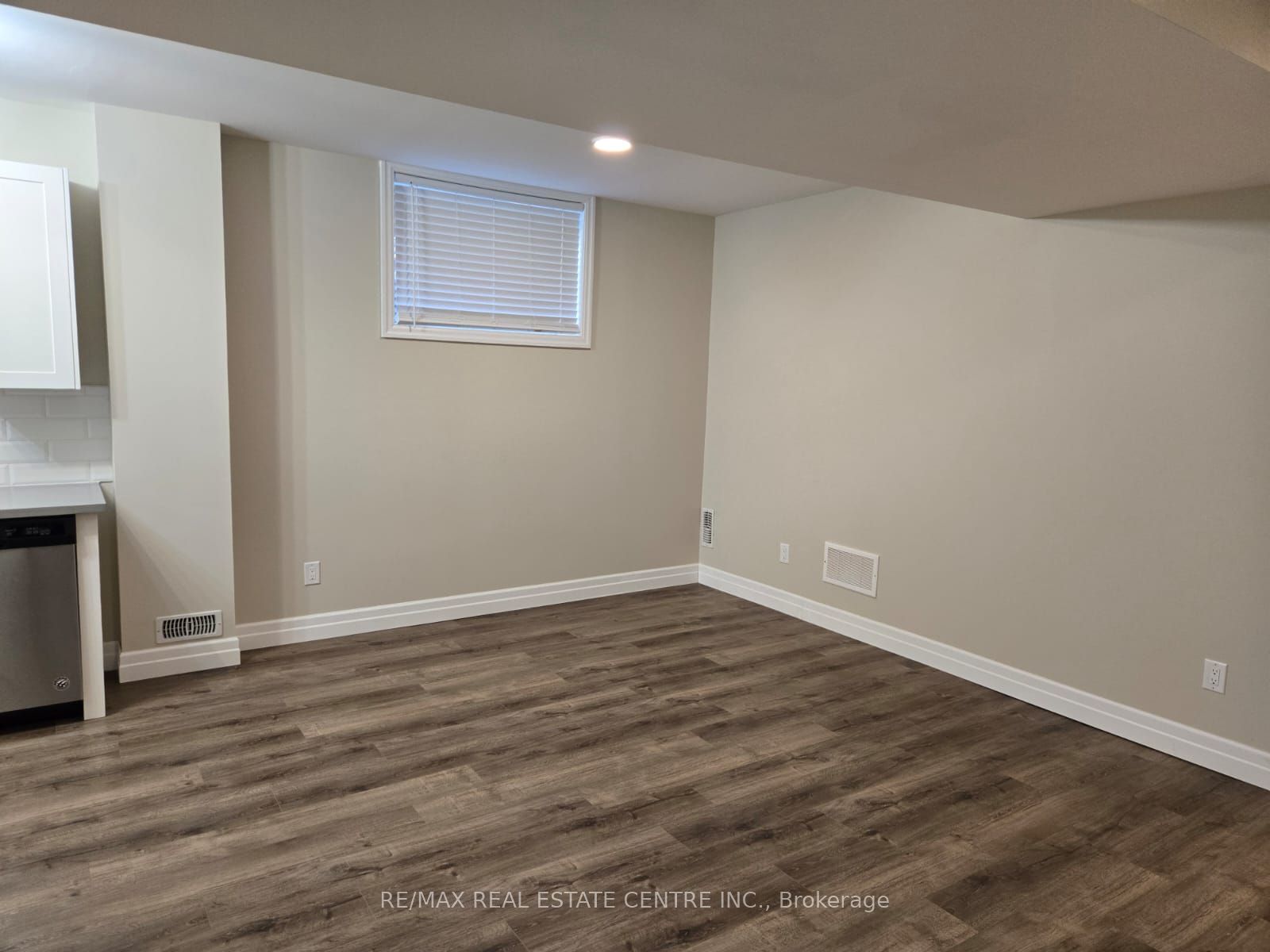 160 Beck Street Lower Property Photo 3
